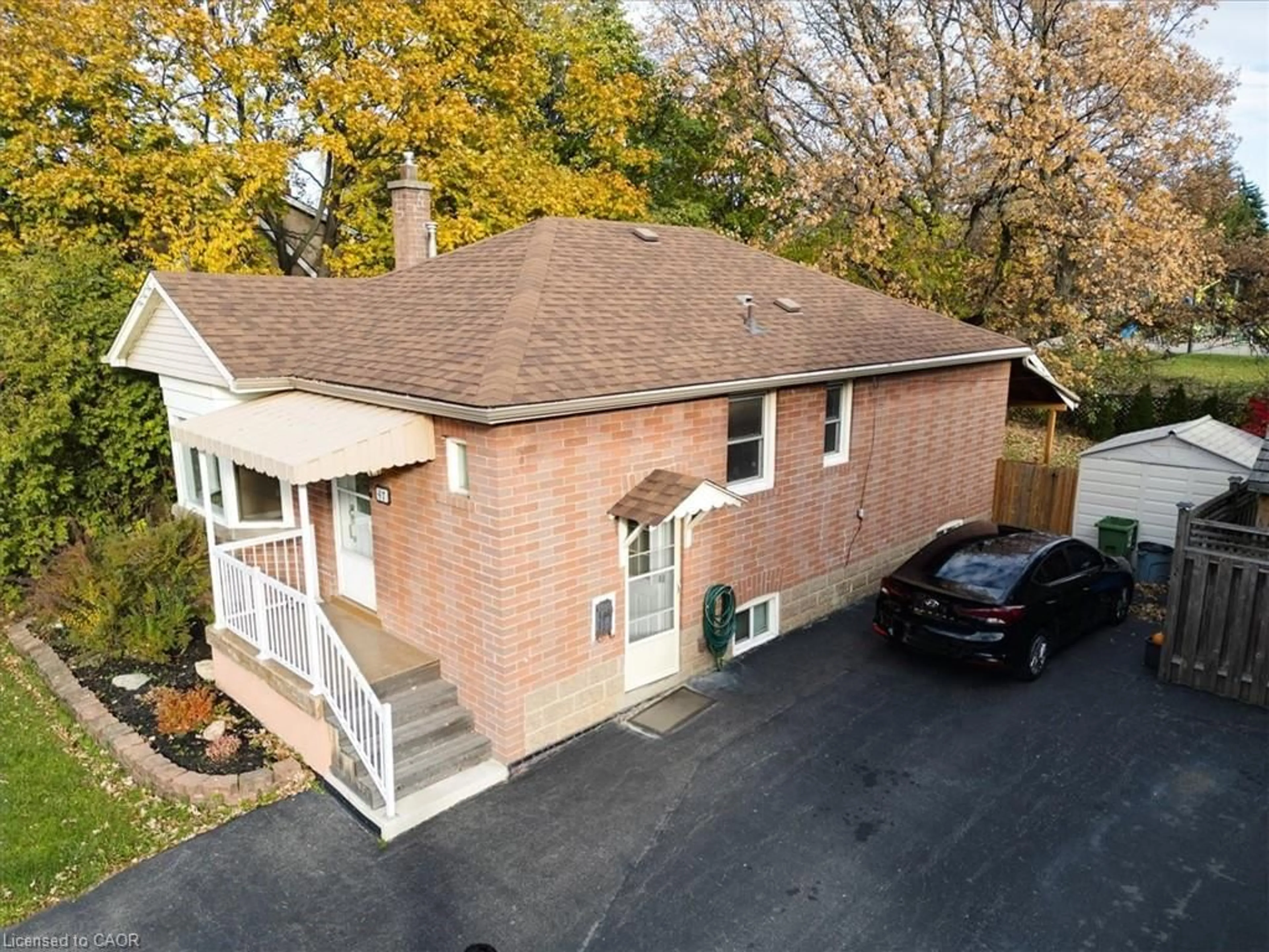 A pic from outside/outdoor area/front of a property/back of a property/a pic from drone, street for 47 Cloverhill Rd, Hamilton Ontario L9C 3L6