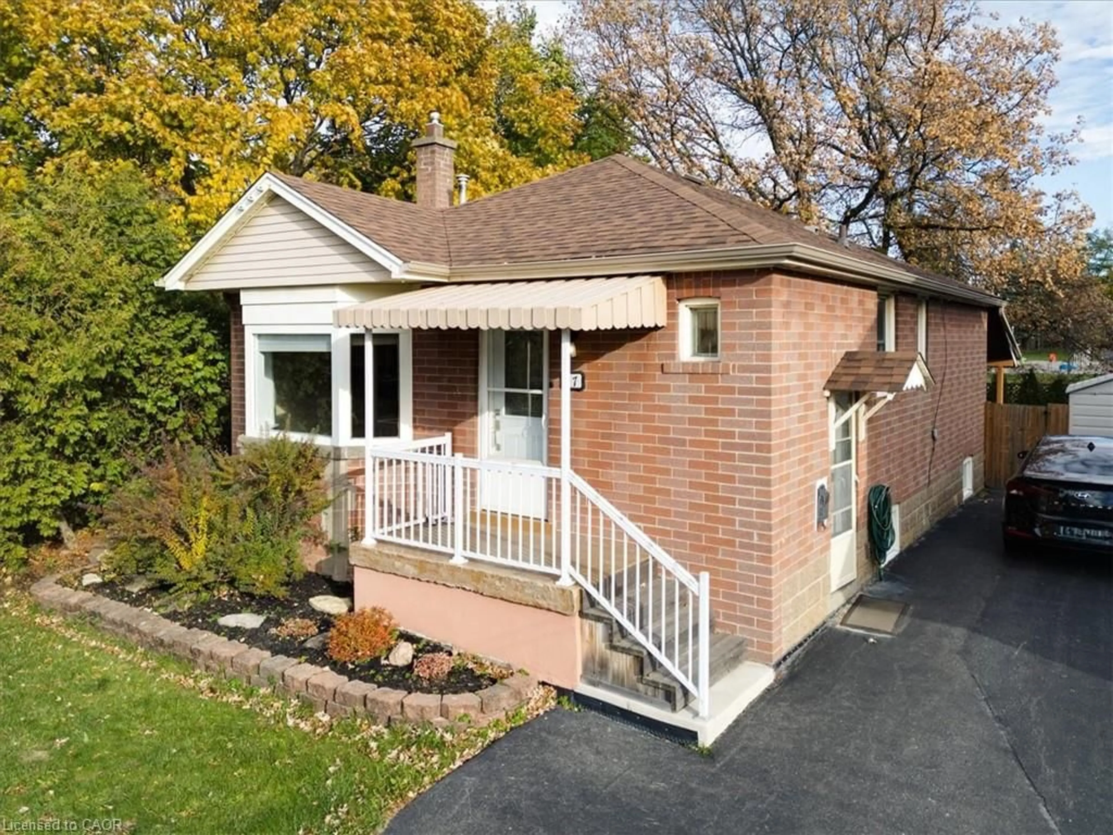 Home with brick exterior material, street for 47 Cloverhill Rd, Hamilton Ontario L9C 3L6