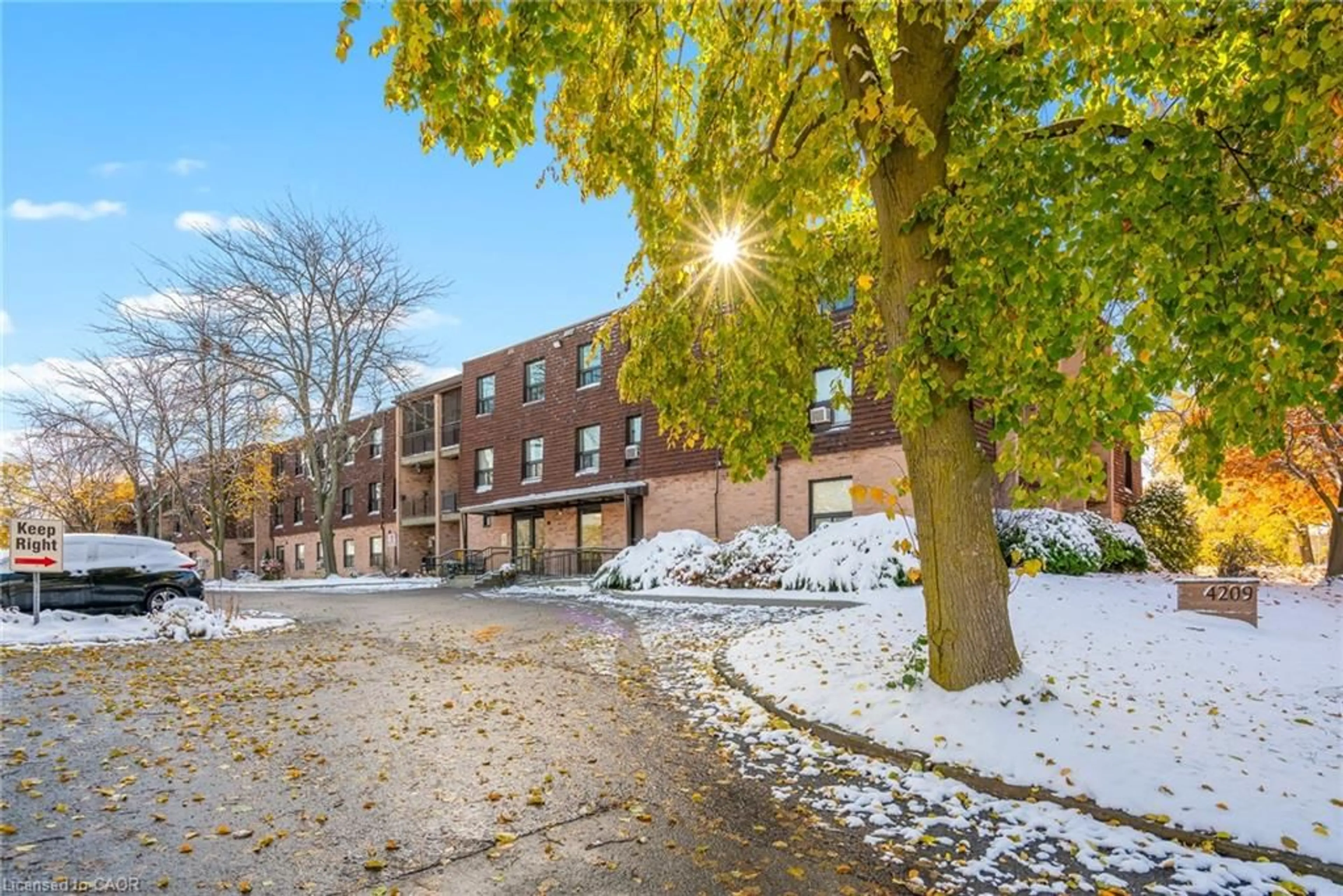 Patio, street for 4209 Hixon St #108, Beamsville Ontario L3J 0K2