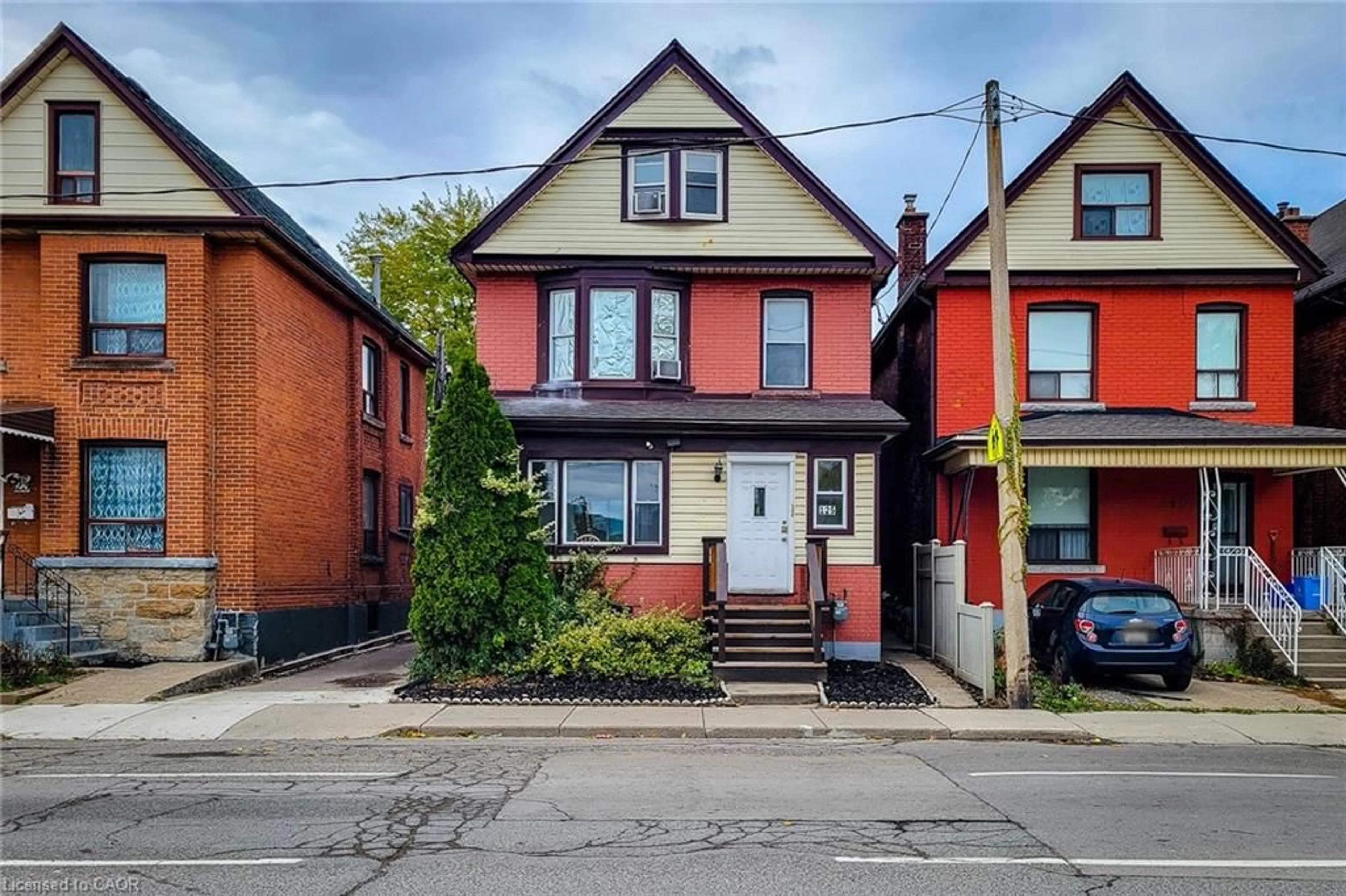 Home with brick exterior material, street for 125 Sanford Ave, Hamilton Ontario L8L 5Z4