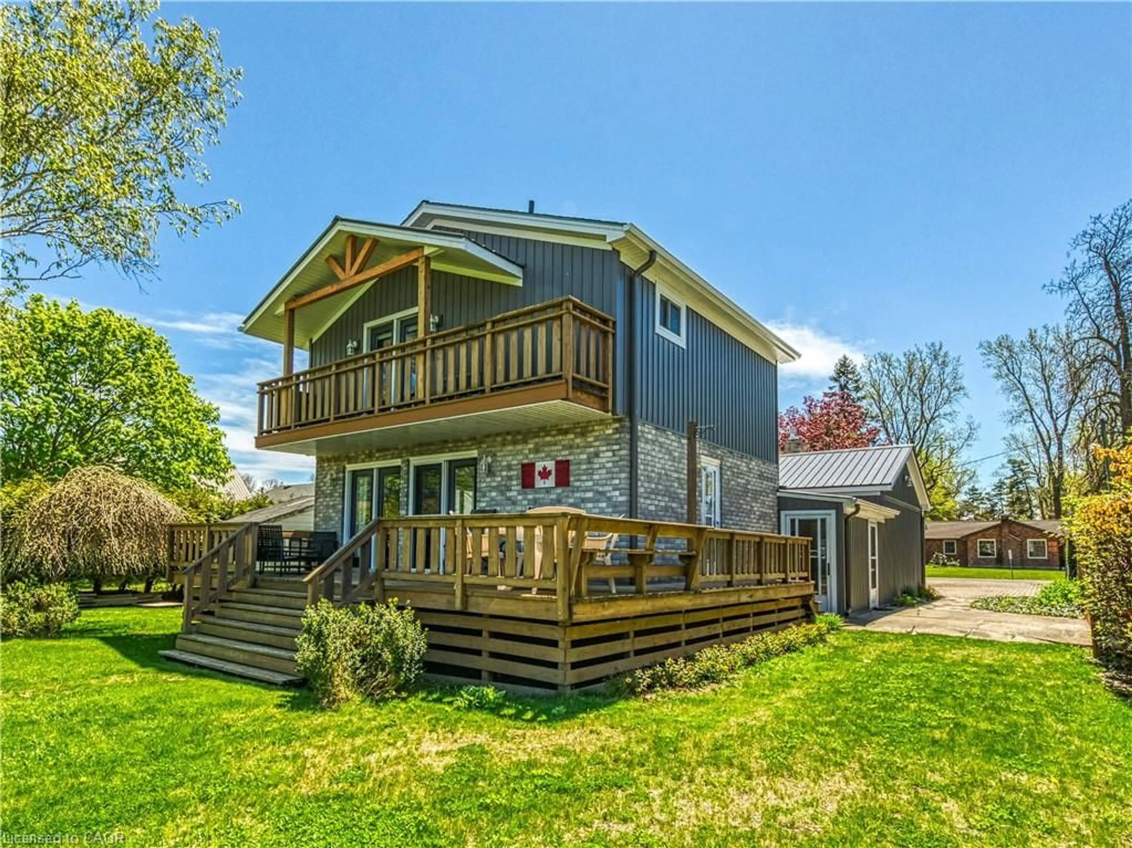 Home with vinyl exterior material, water/lake/river/ocean view for 270 Erie Blvd, Long Point Ontario N0E 1M0