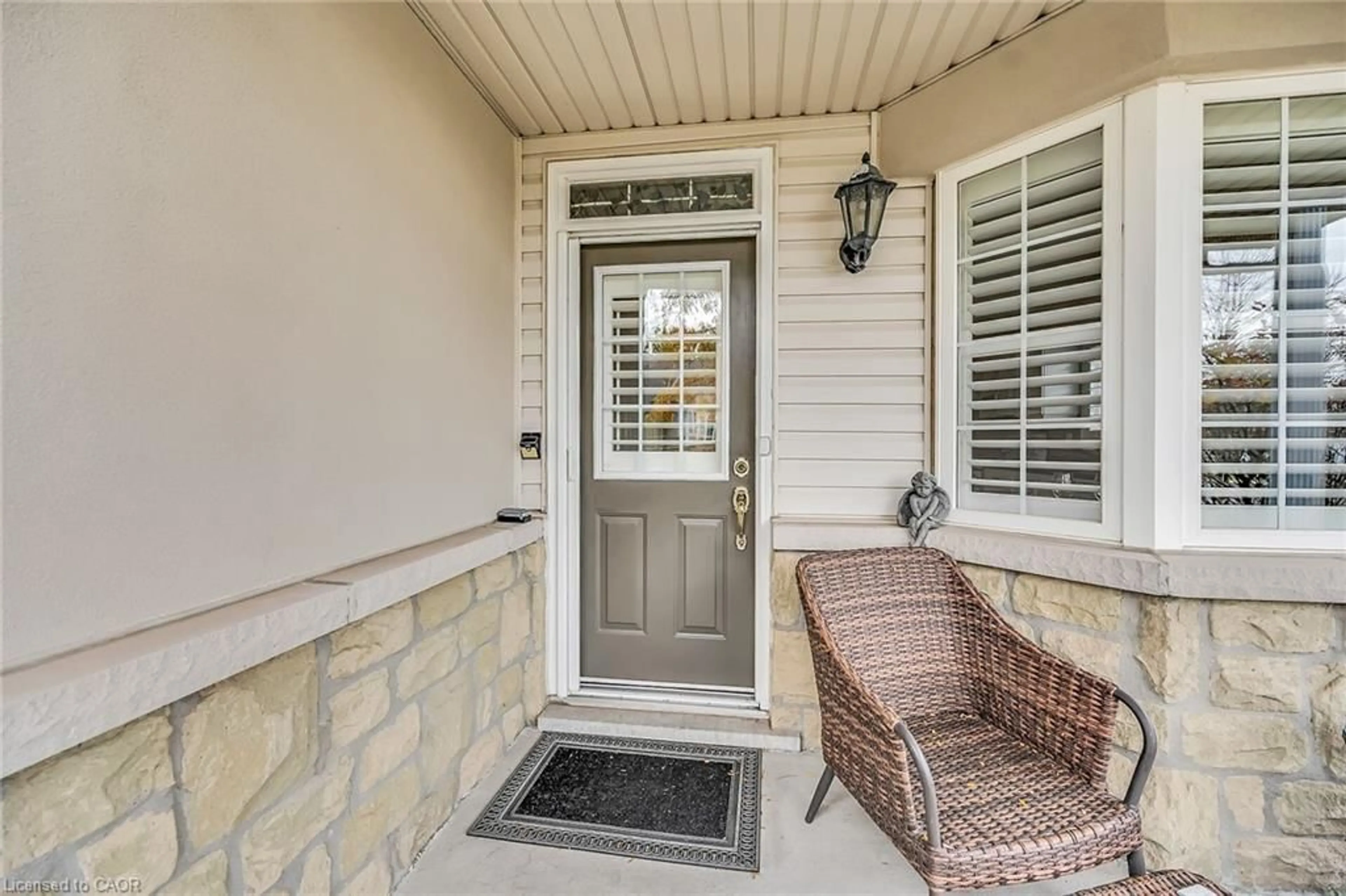 Indoor entryway for 212 Stonehenge Dr #31, Ancaster Ontario L9K 1N5