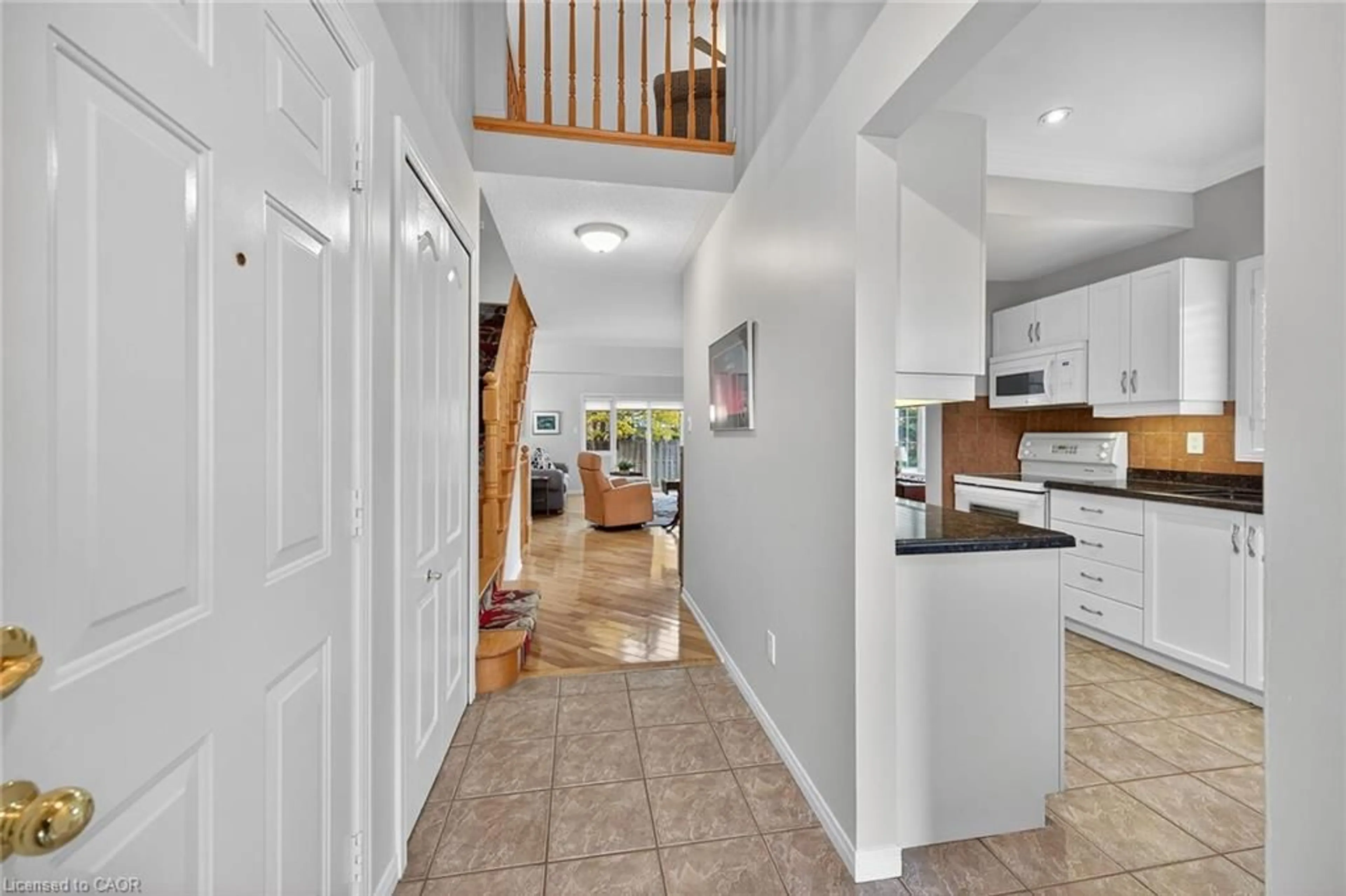 Indoor foyer for 212 Stonehenge Dr #31, Ancaster Ontario L9K 1N5