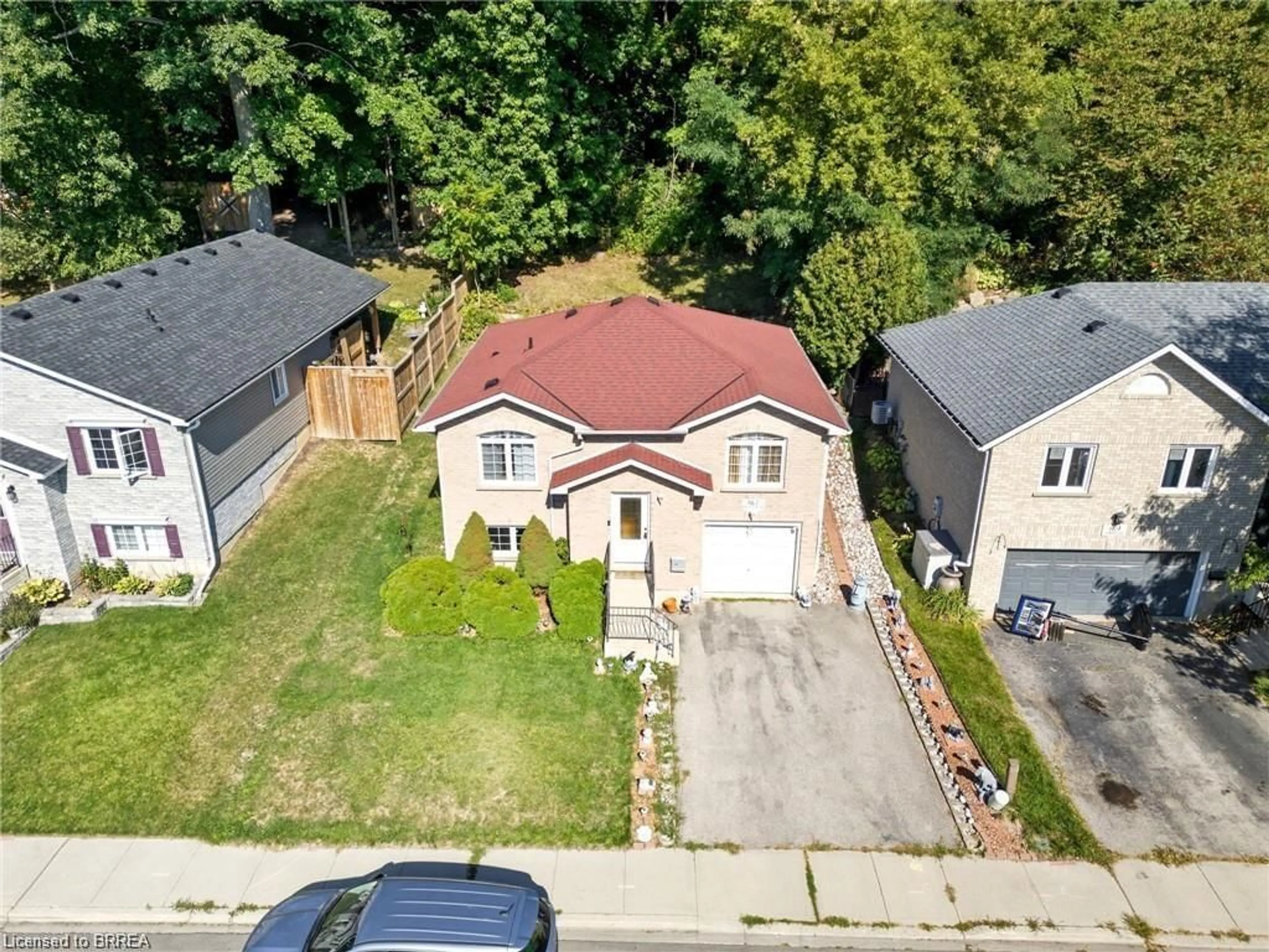 A pic from outside/outdoor area/front of a property/back of a property/a pic from drone, street for 167 Forest Rd, Brantford Ontario N3S 7L5