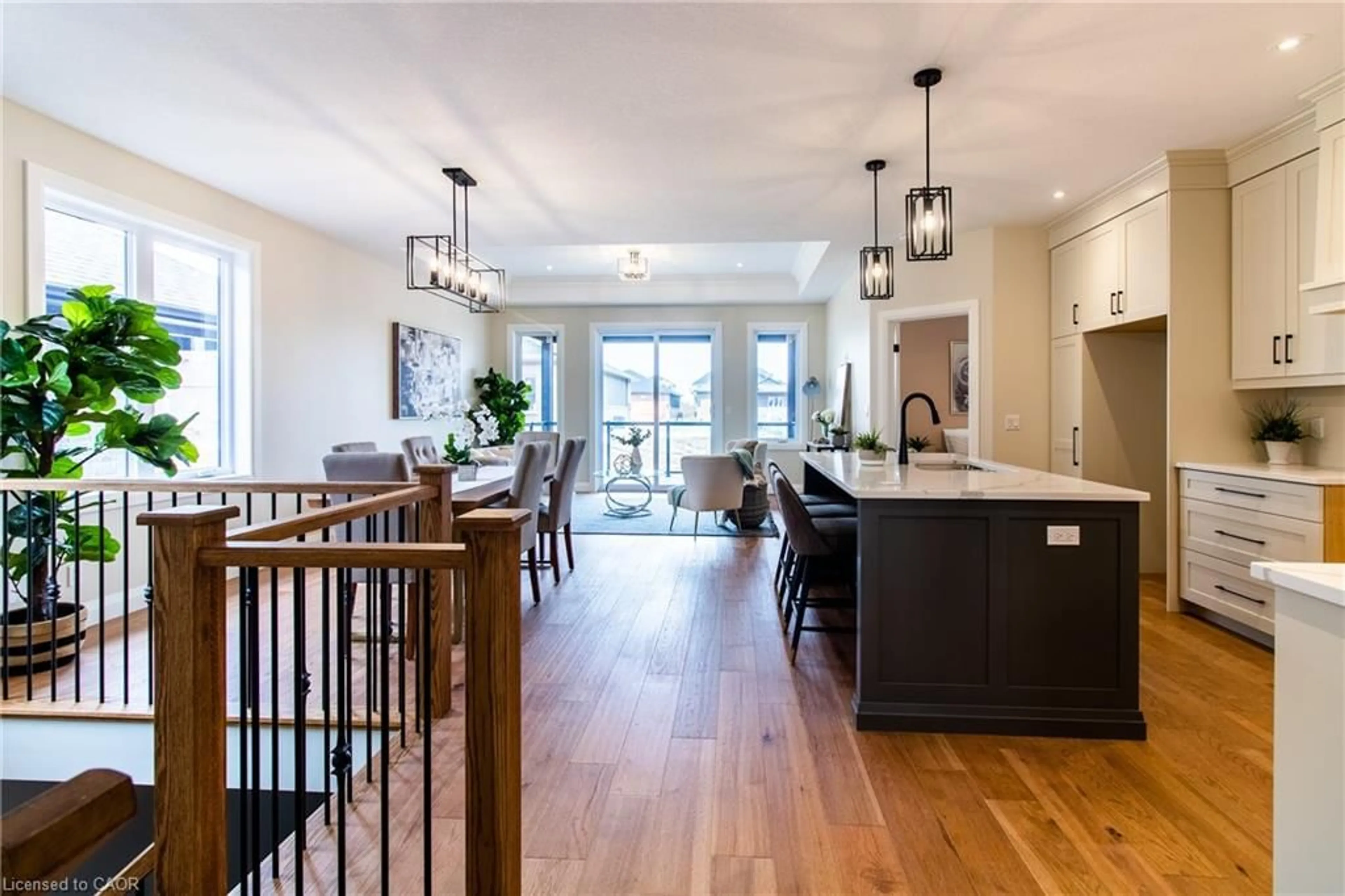 Open concept kitchen, wood/laminate floor for 89 Duchess Dr, Delhi Ontario N4B 2V3