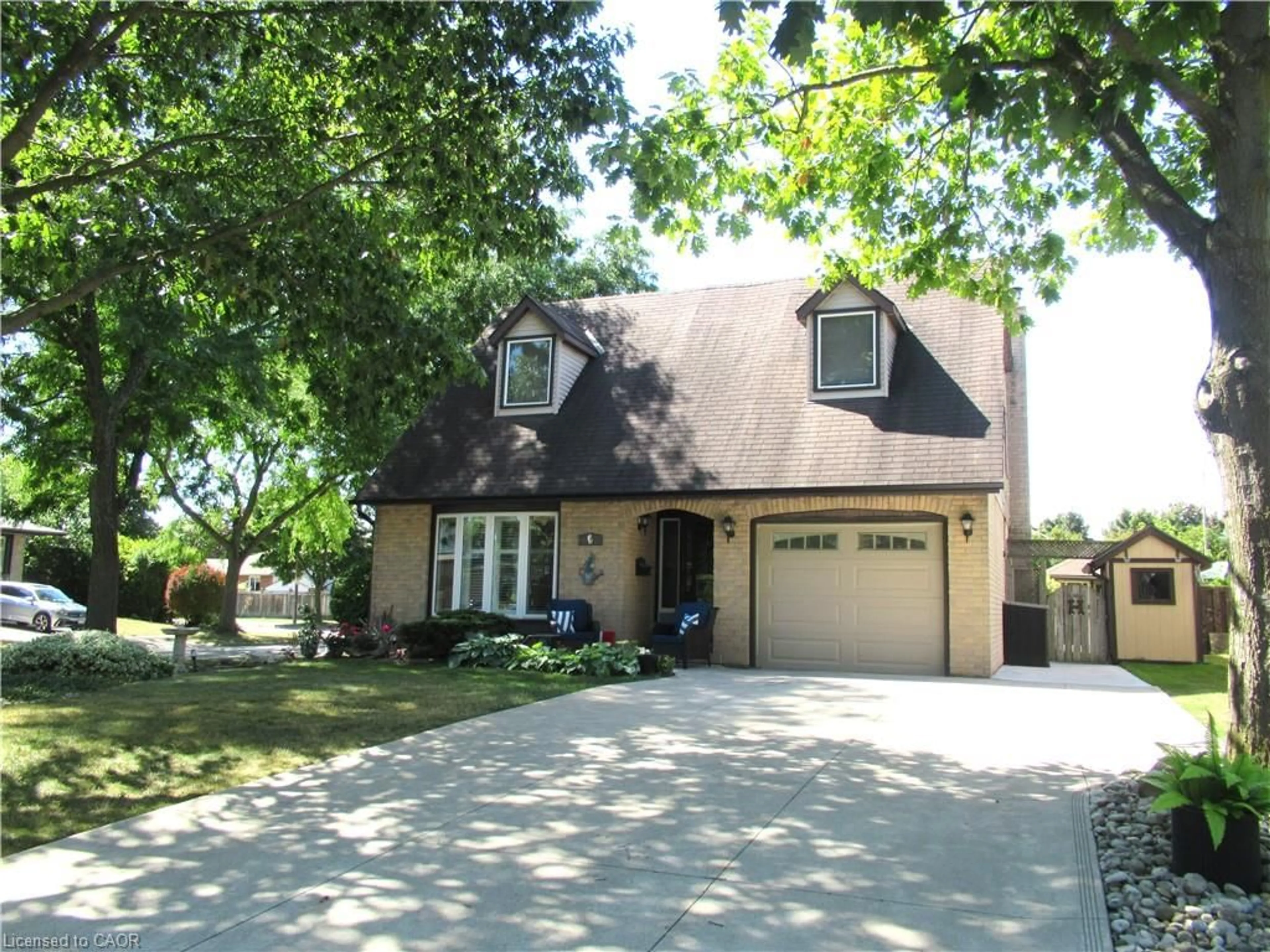 Home with vinyl exterior material, street for 1 Agawam Crt, Stoney Creek Ontario L8J 1Z7