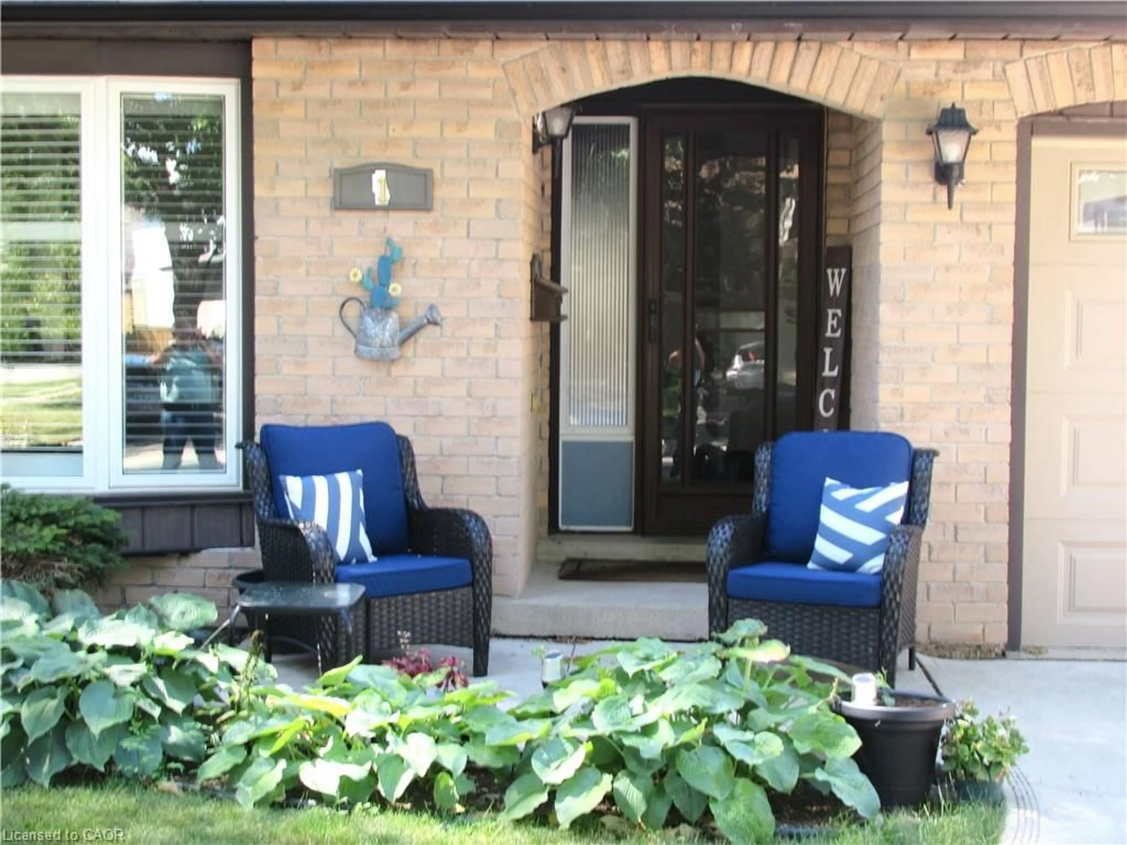 Patio, street for 1 Agawam Crt, Stoney Creek Ontario L8J 1Z7