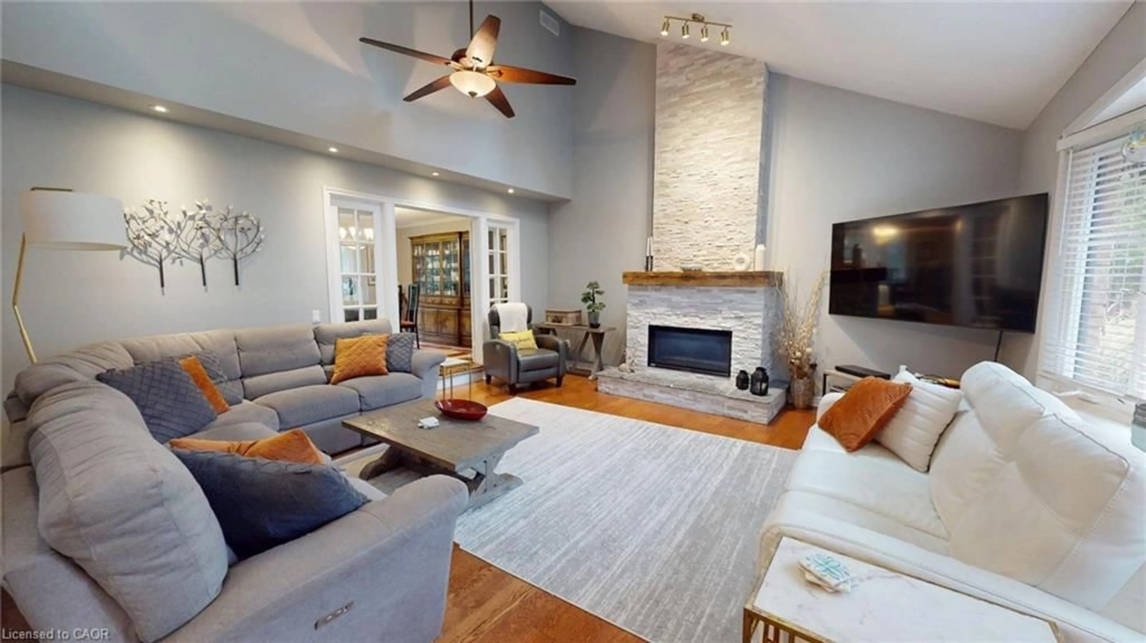 Living room with furniture, unknown for 1962 Snake Rd, Burlington Ontario L7P 4Y4