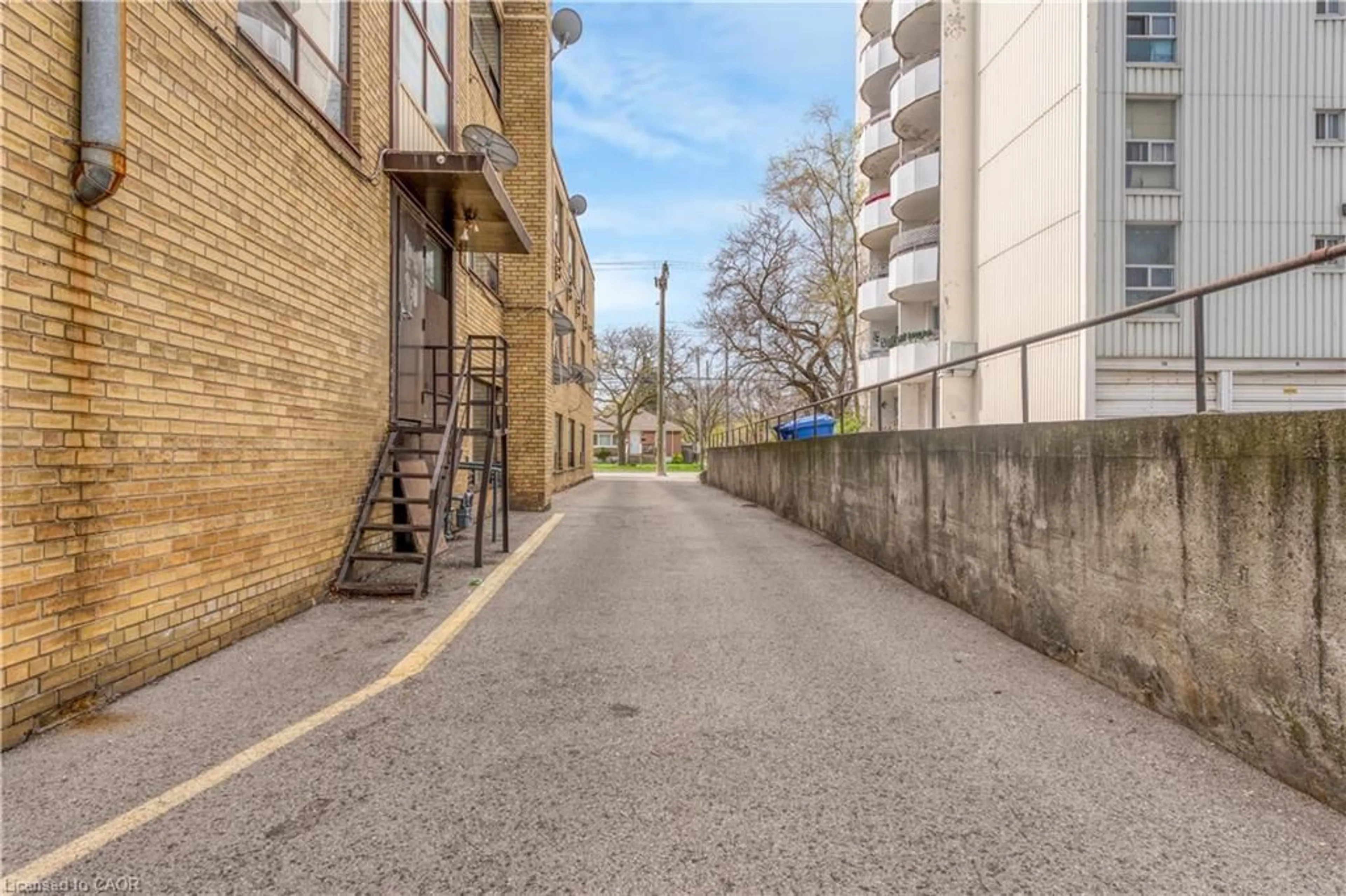 Patio, street for 295 Melvin Ave, Hamilton Ontario L8H 2K6