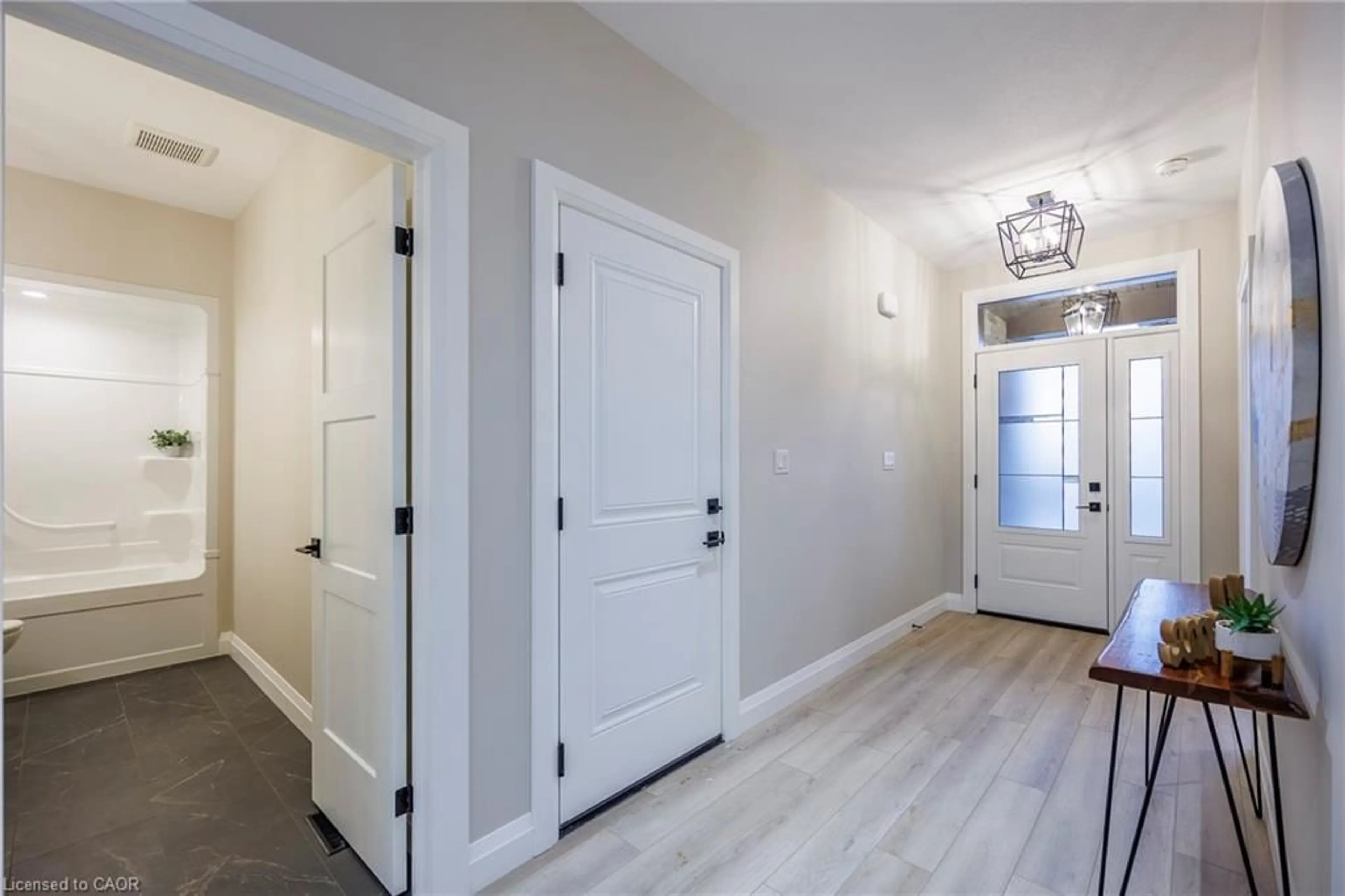 Indoor entryway for 379 Argyle Ave, Delhi Ontario N4B 0B2