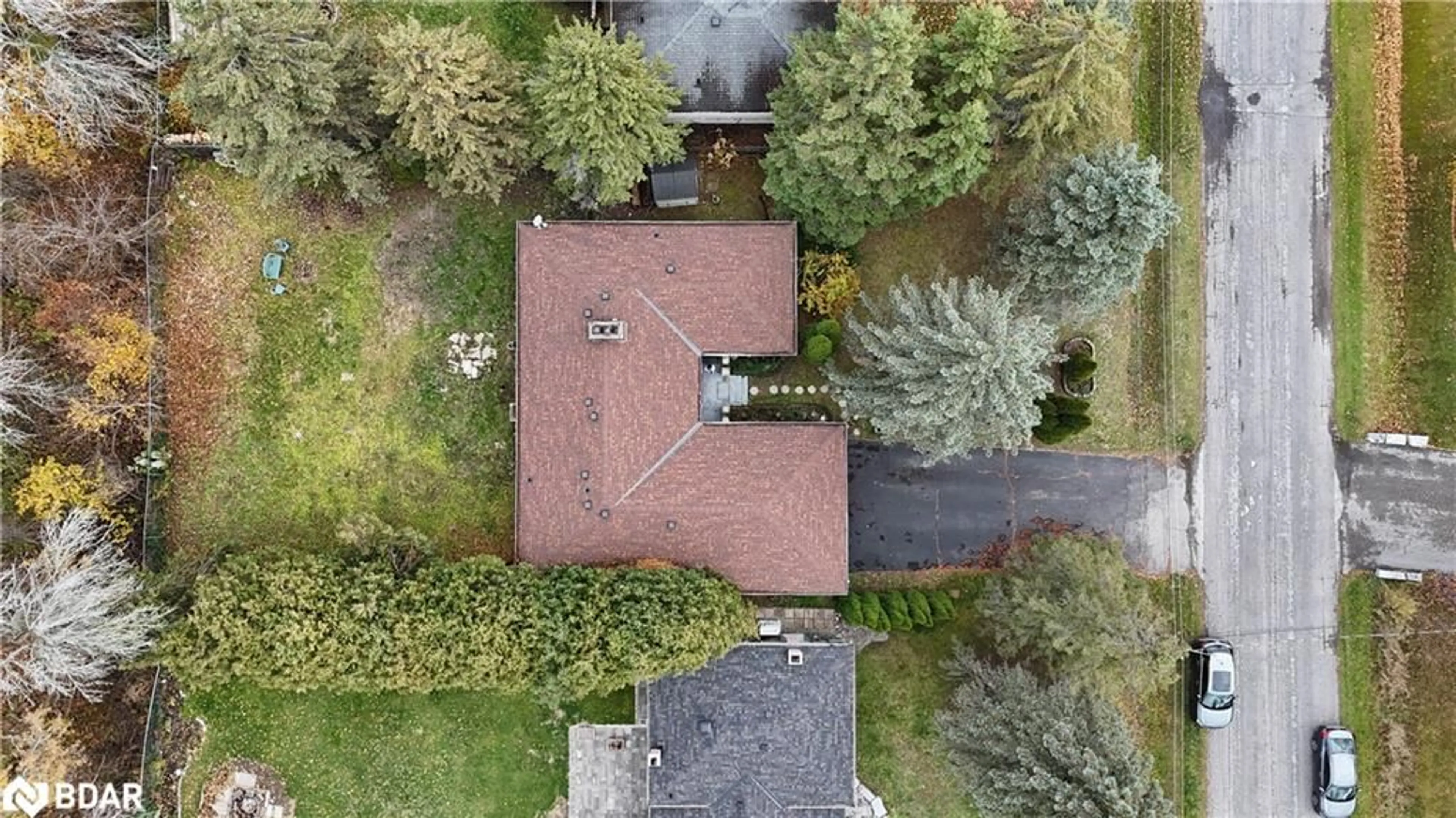 A pic from outside/outdoor area/front of a property/back of a property/a pic from drone, street for 1164 North Shore Dr, Gilford Ontario L0L 1R0