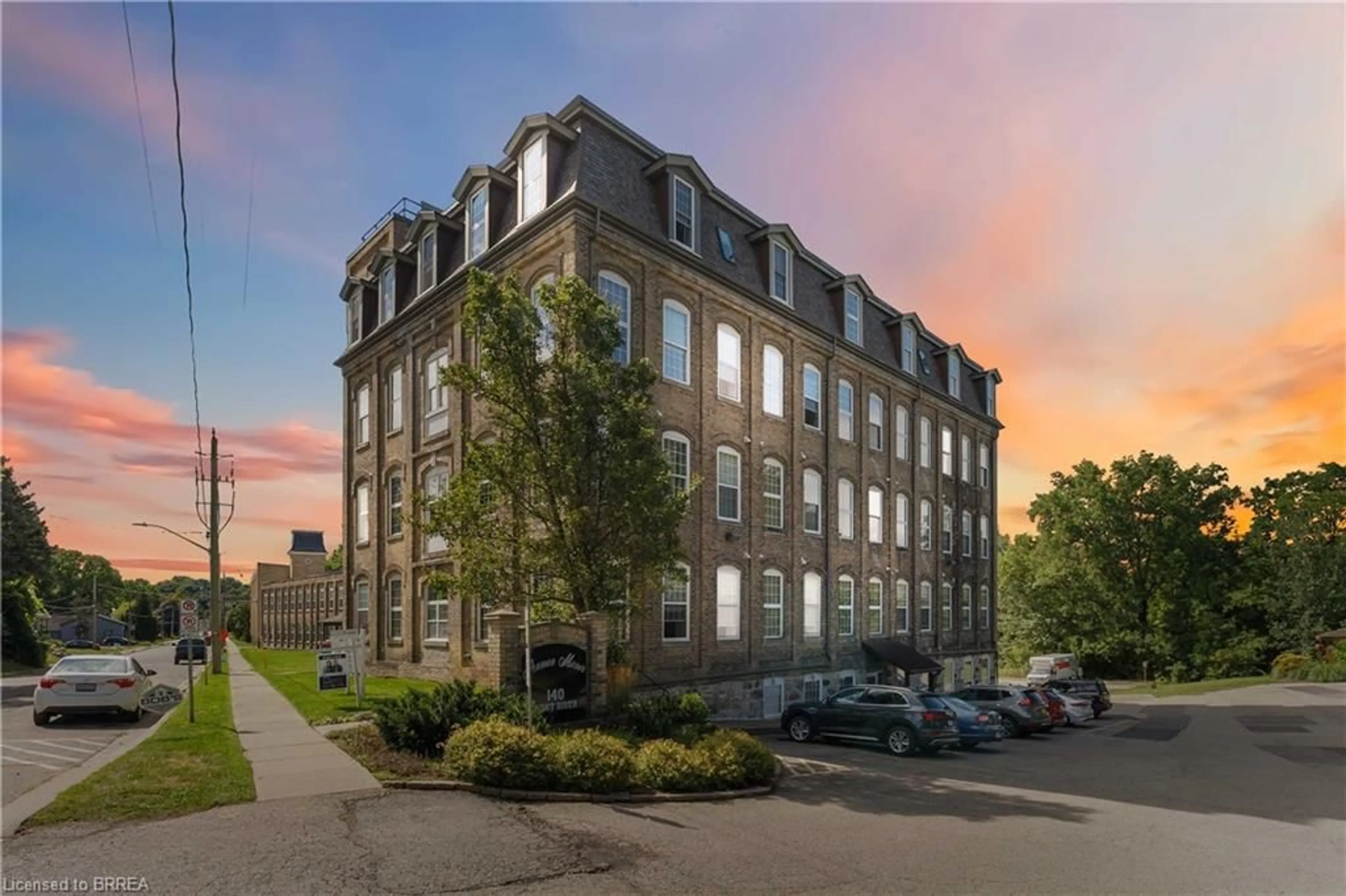 A pic from outside/outdoor area/front of a property/back of a property/a pic from drone, building for 140 West River St #504, Paris Ontario N3L 0B7