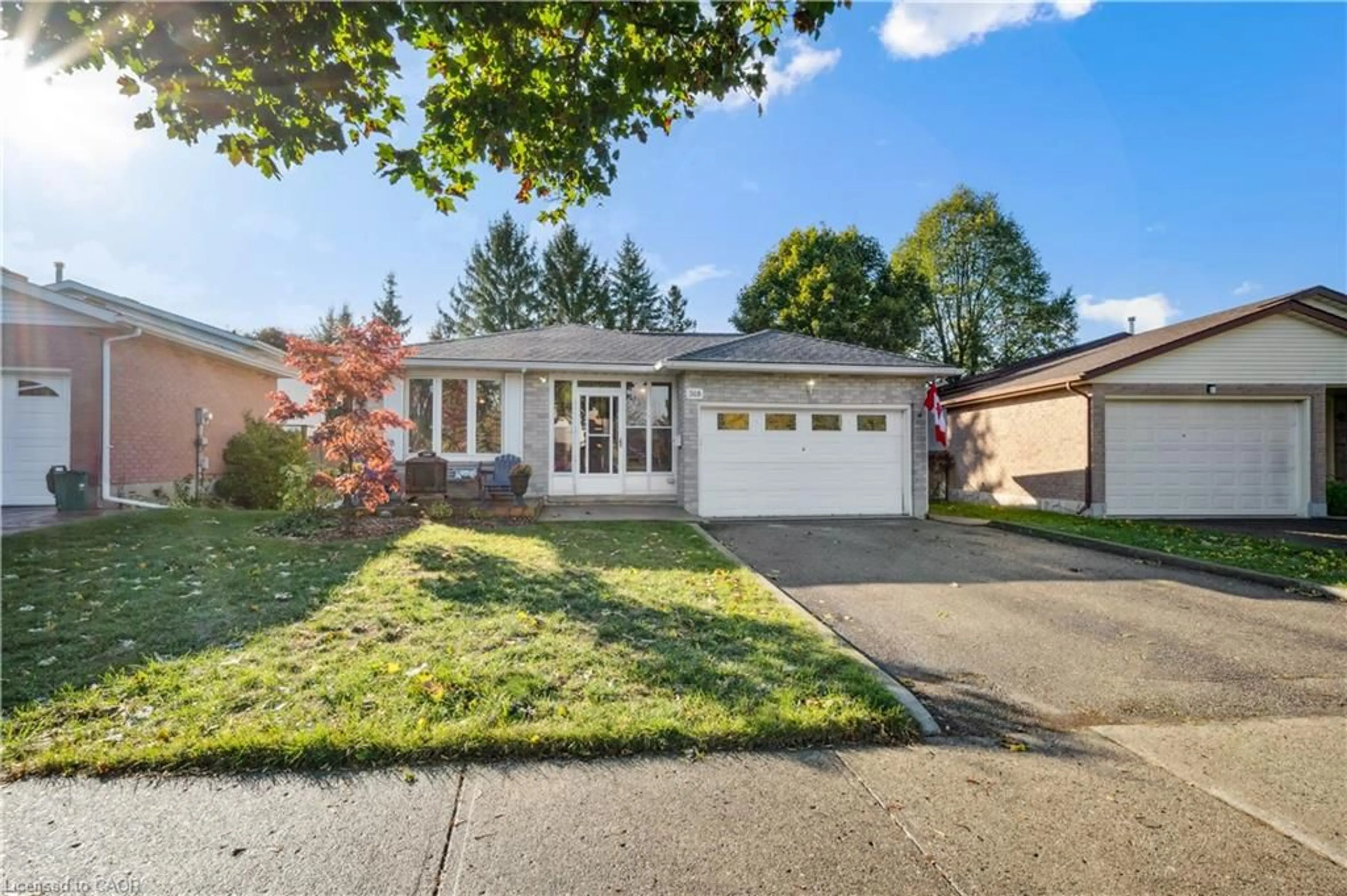 Home with vinyl exterior material, street for 368 The Country Way, Kitchener Ontario N2E 3E4