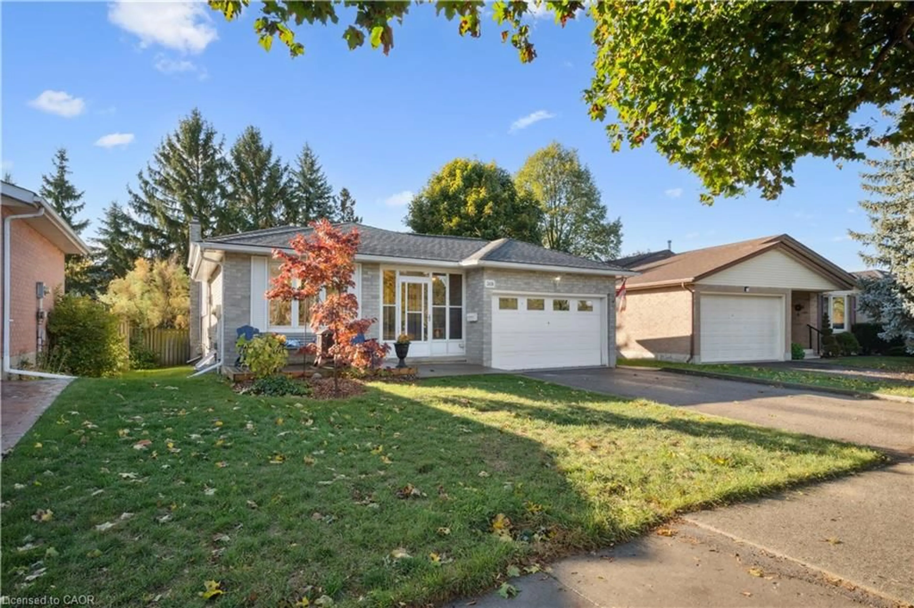 Home with vinyl exterior material, street for 368 The Country Way, Kitchener Ontario N2E 3E4