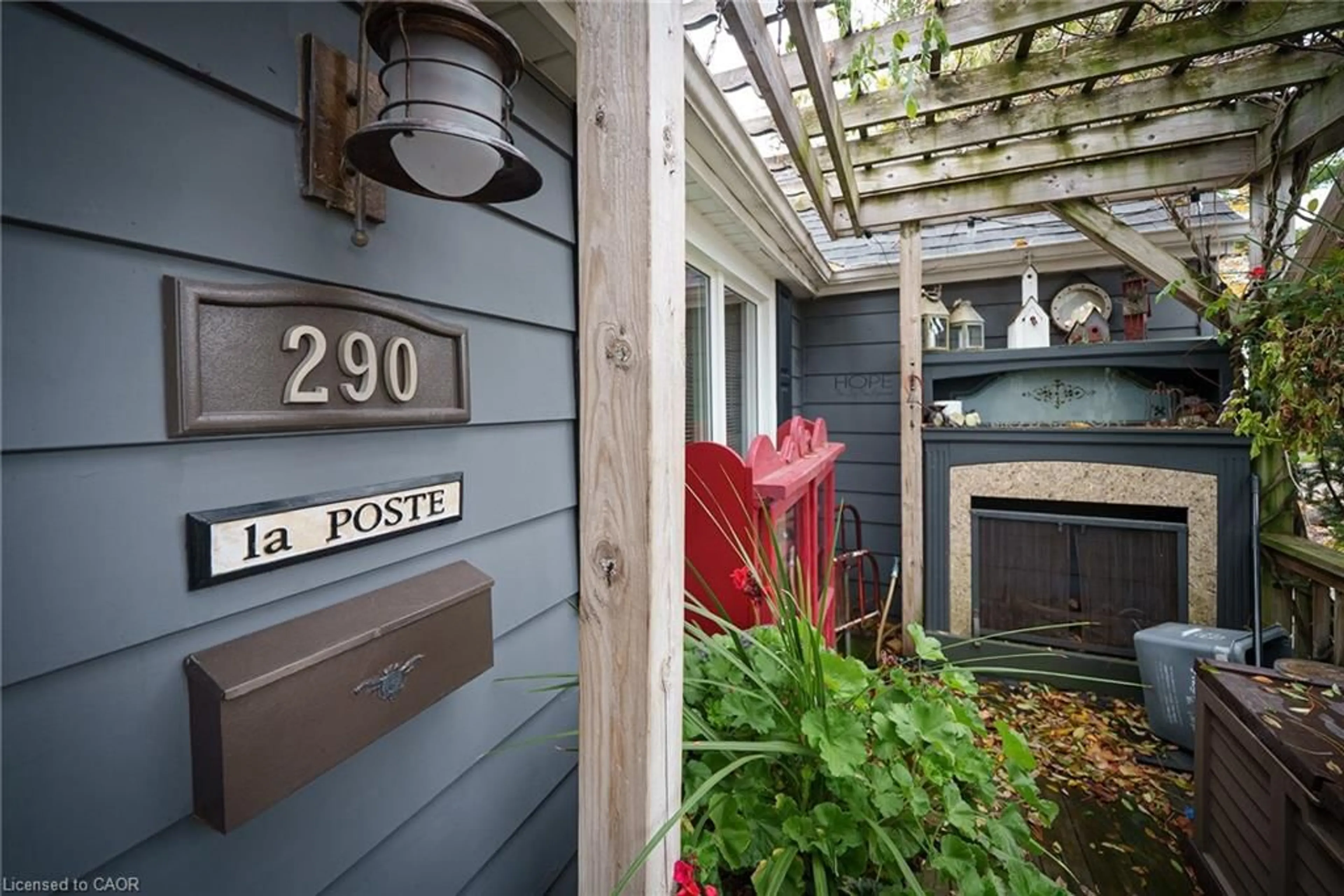 Indoor entryway for 290 Hill St, Fergus Ontario Z1Z 1Z1