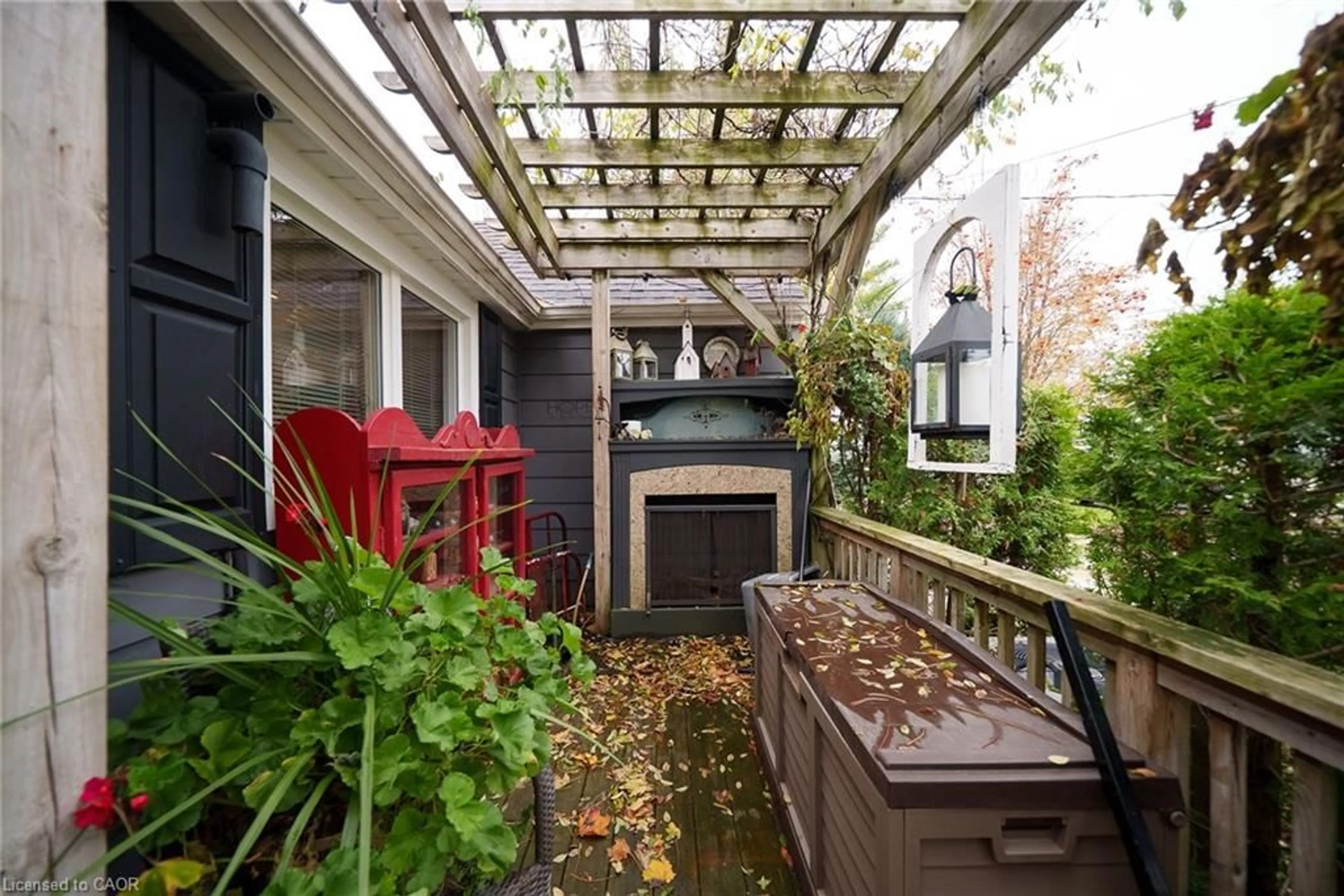 Patio, street for 290 Hill St, Fergus Ontario Z1Z 1Z1