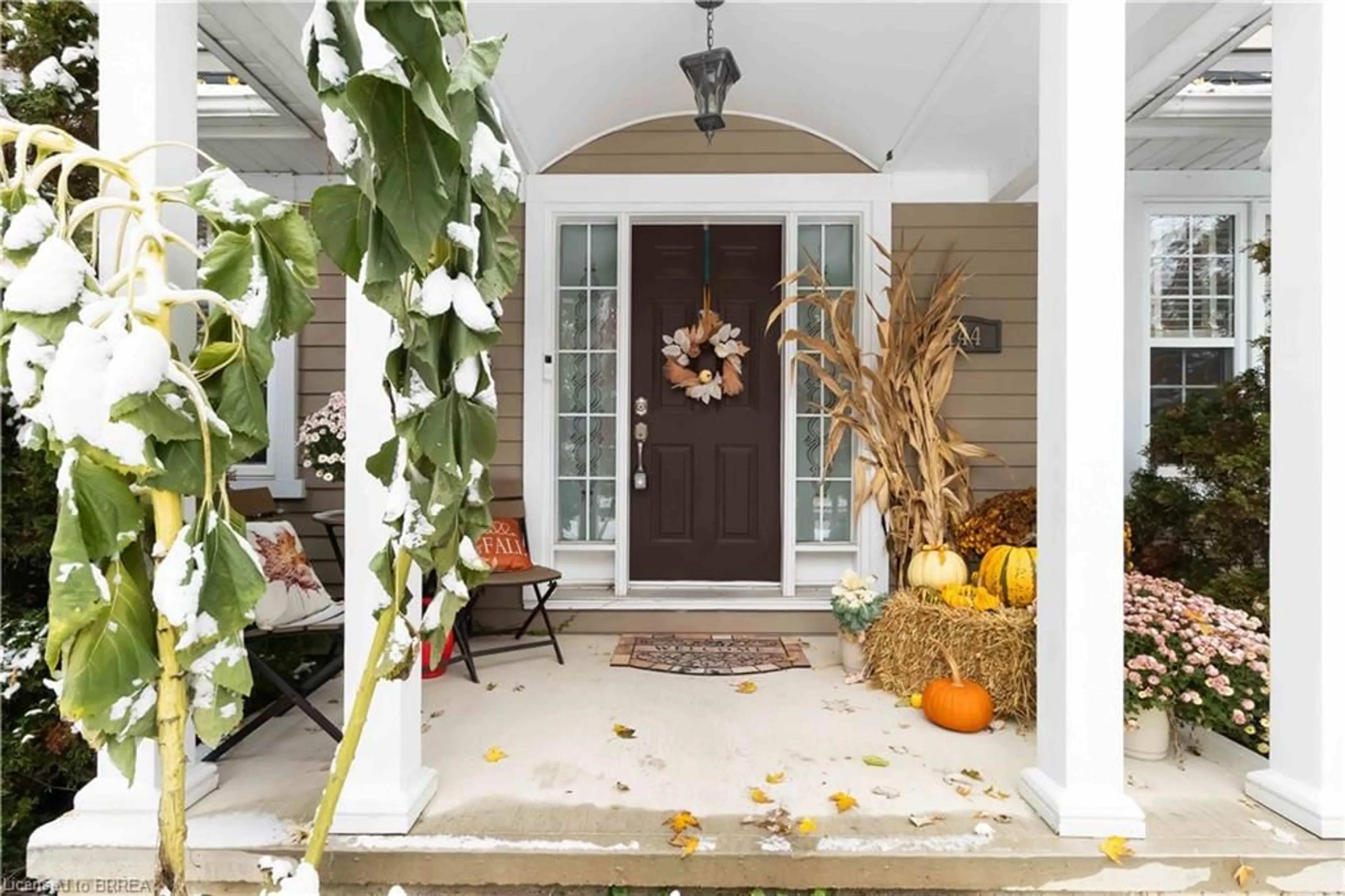 Indoor entryway for 144 Glenwood Dr, Brantford Ontario N3S 3G9