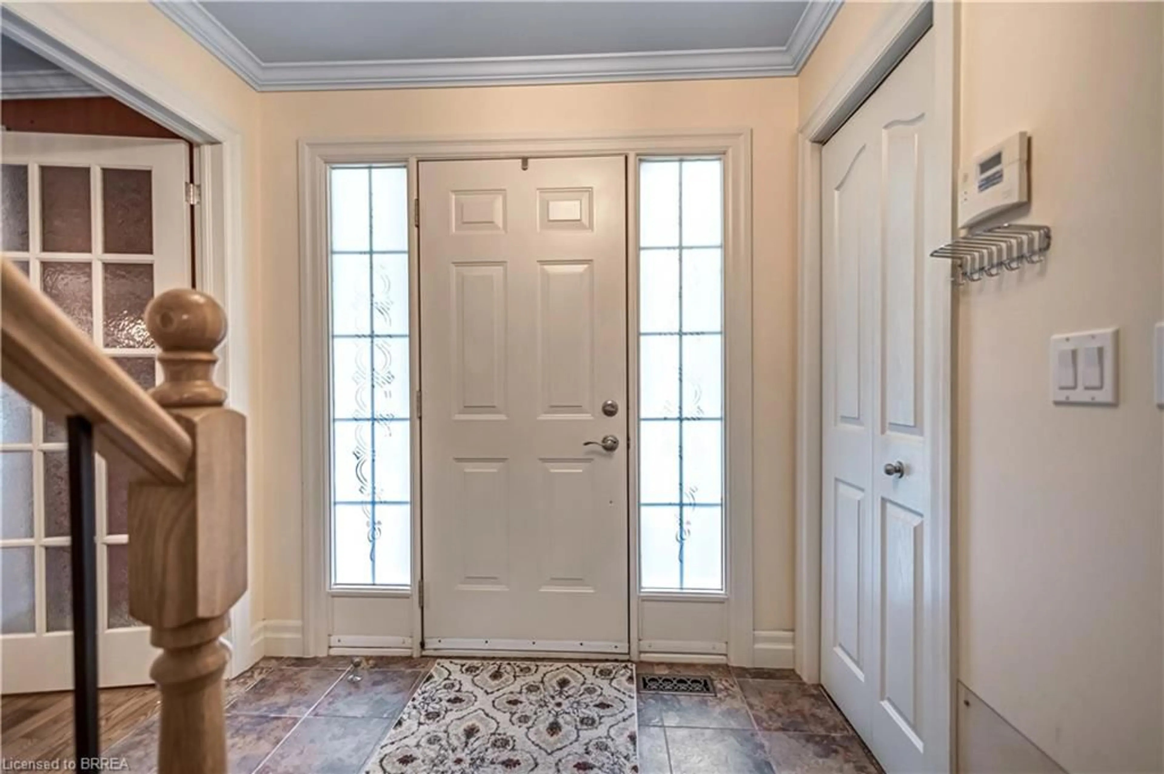 Indoor entryway for 144 Glenwood Dr, Brantford Ontario N3S 3G9