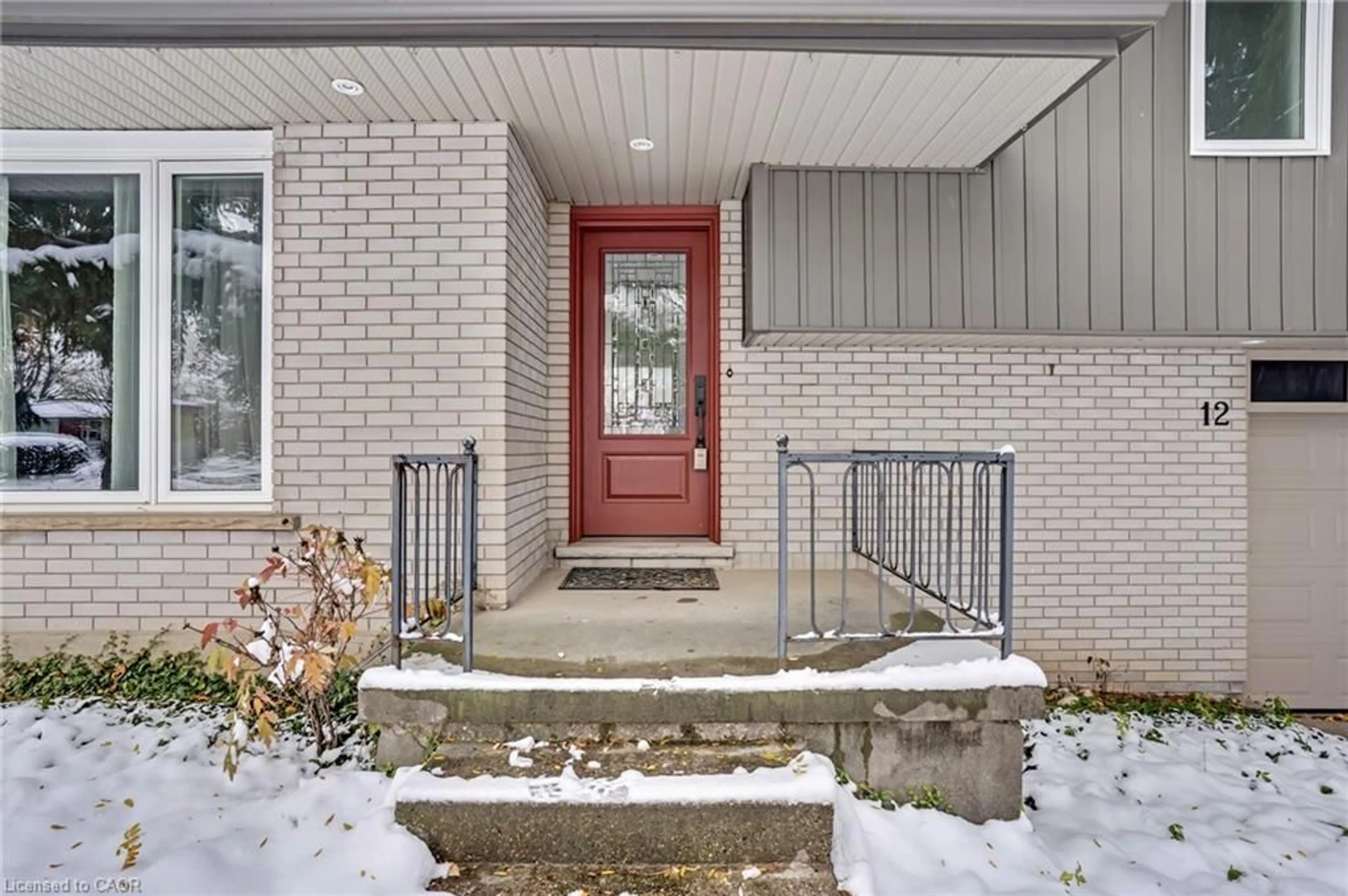 Indoor entryway for 12 Sycamore Pl, Kitchener Ontario N2M 4G1
