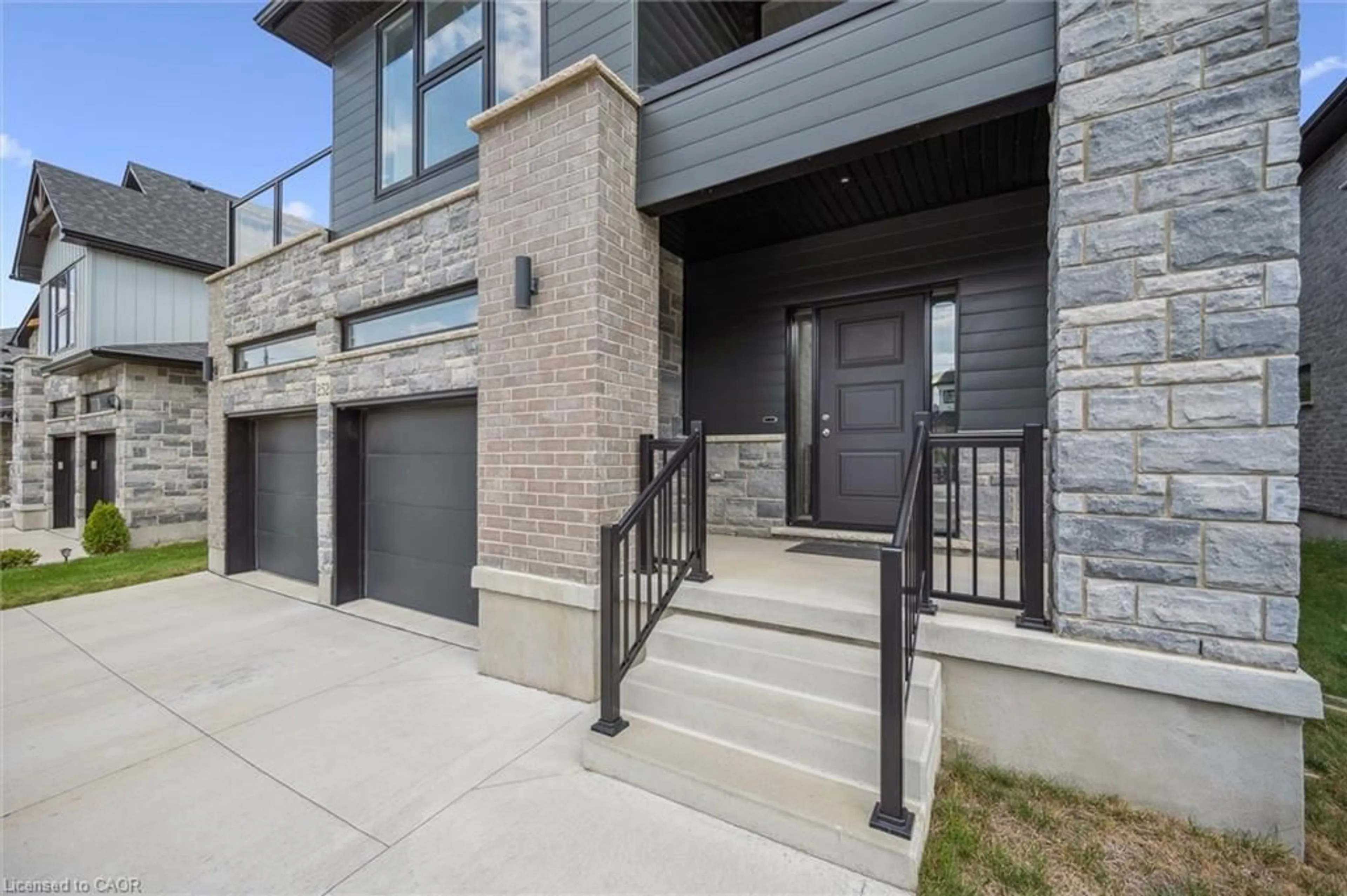 Home with brick exterior material, street for 252 Otterbein Rd, Kitchener Ontario N2B 0A7