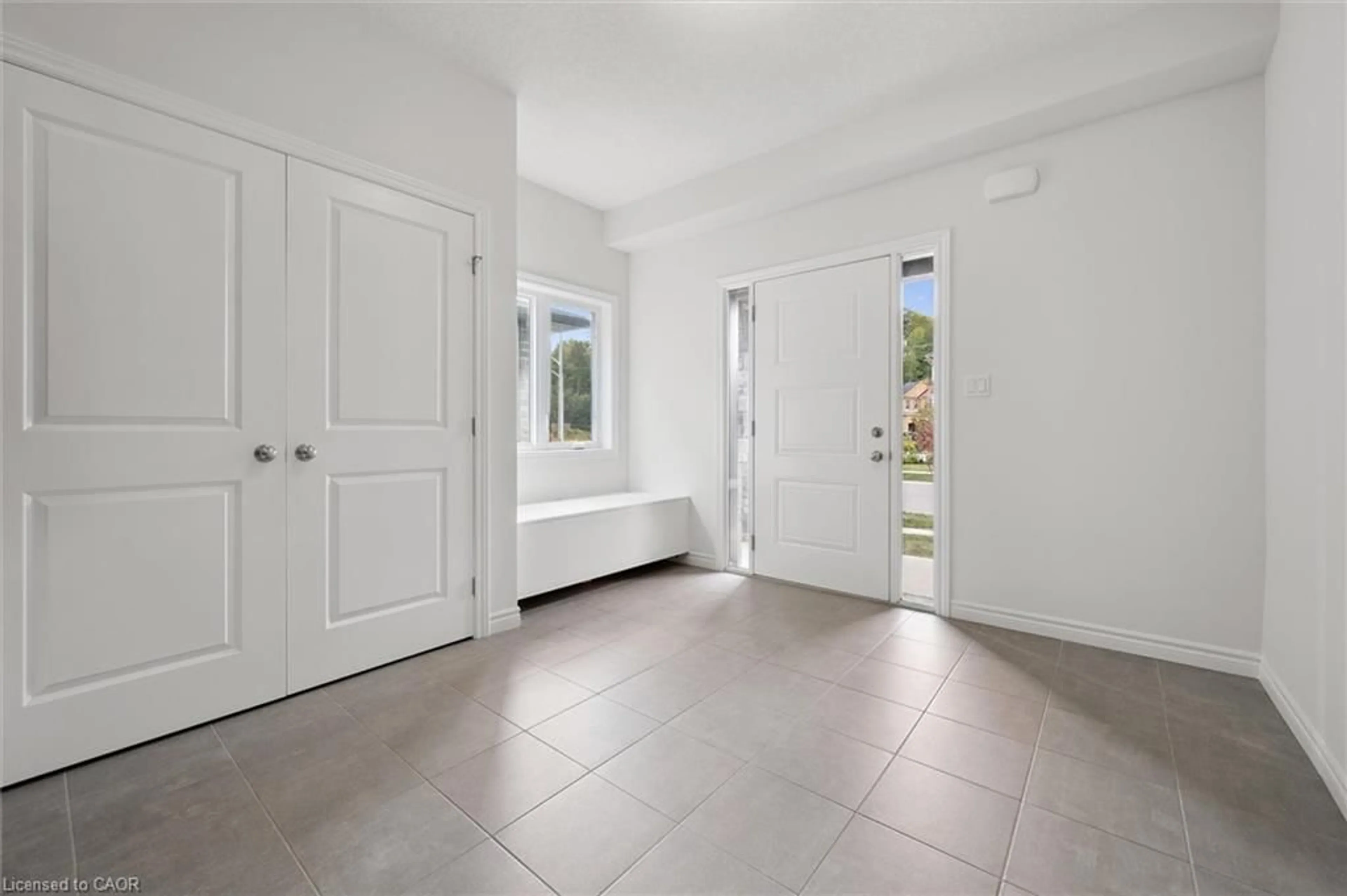 Indoor entryway for 252 Otterbein Rd, Kitchener Ontario N2B 0A7