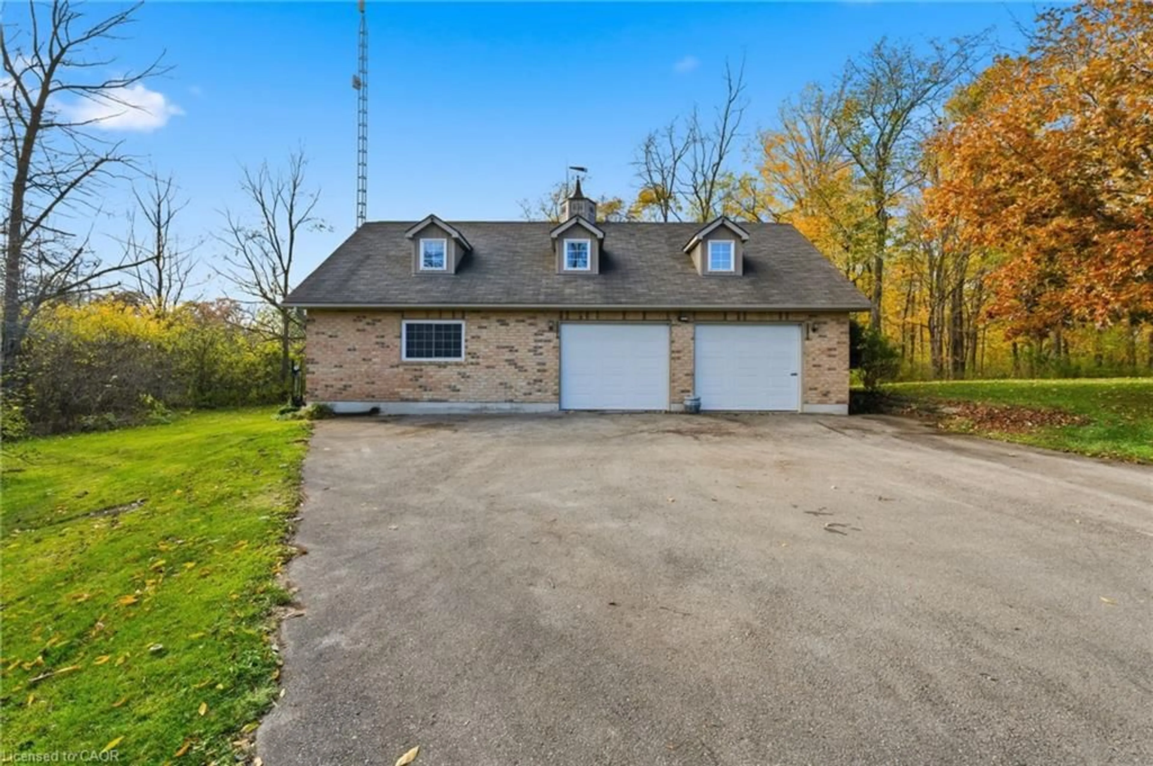 A pic from outside/outdoor area/front of a property/back of a property/a pic from drone, building for 4276 Walker Rd, Beamsville Ontario L0R 1B2