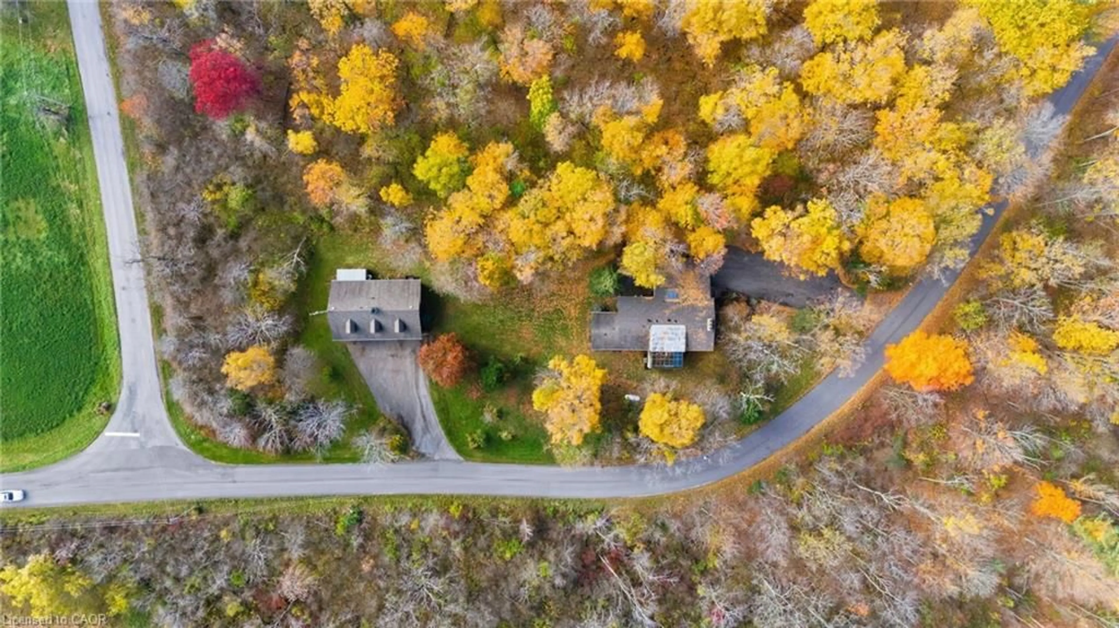 A pic from outside/outdoor area/front of a property/back of a property/a pic from drone, street for 4276 Walker Rd, Beamsville Ontario L0R 1B2