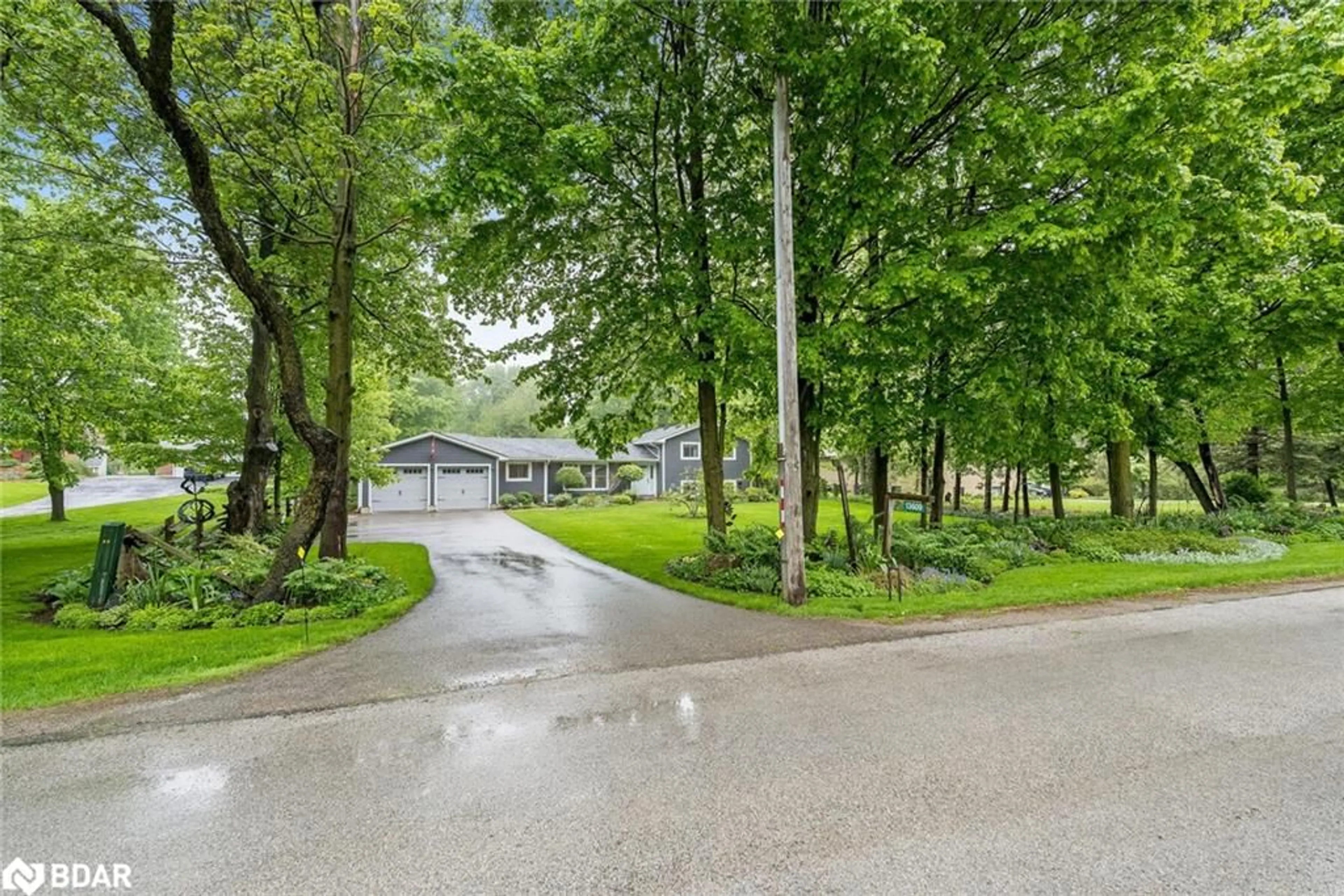 A pic from outside/outdoor area/front of a property/back of a property/a pic from drone, unknown for 13609 Sixth Line, Limehouse Ontario L0P 1H0