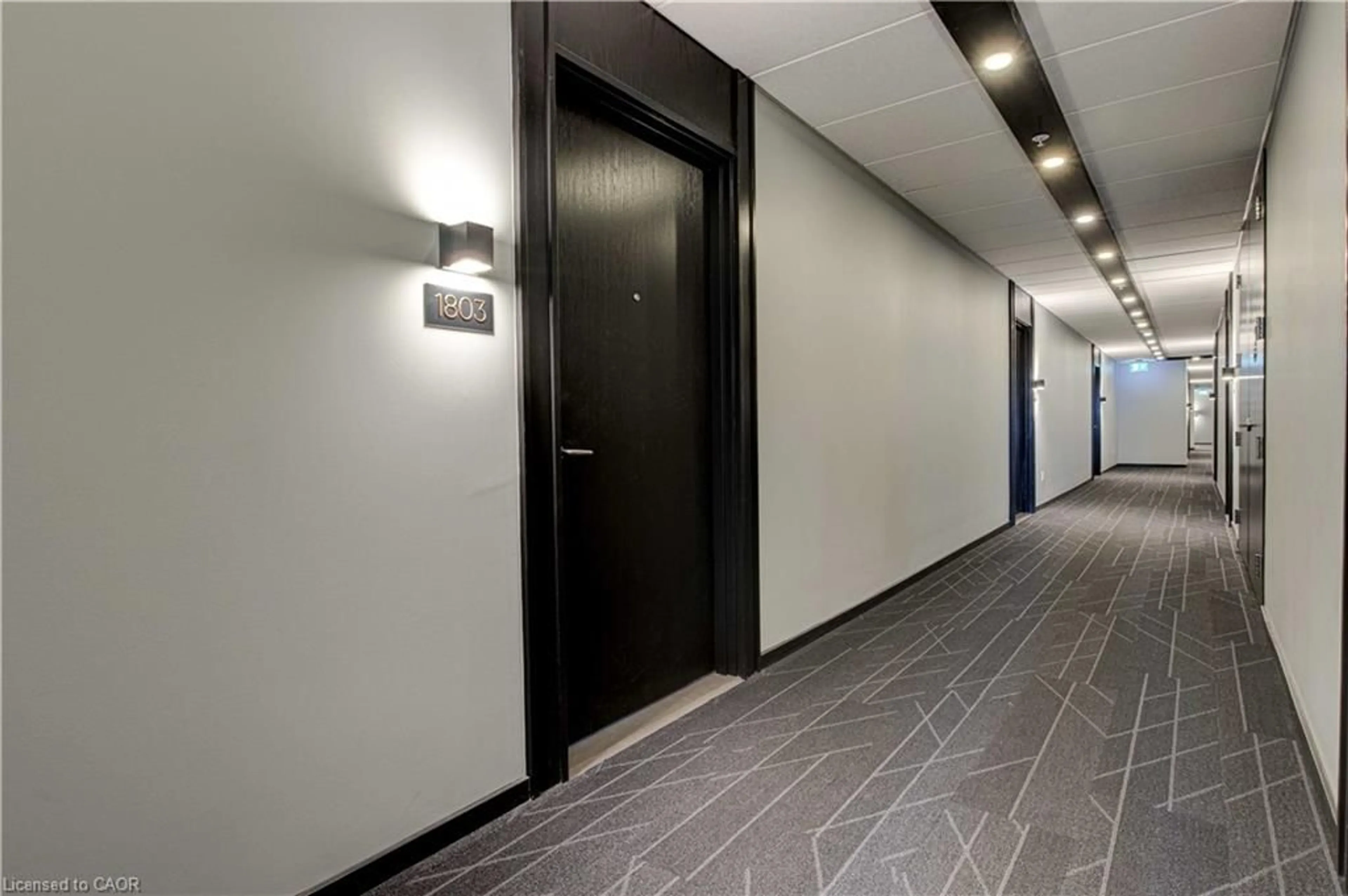 Indoor foyer for 181 King St #1803, Waterloo Ontario N2J 0E7