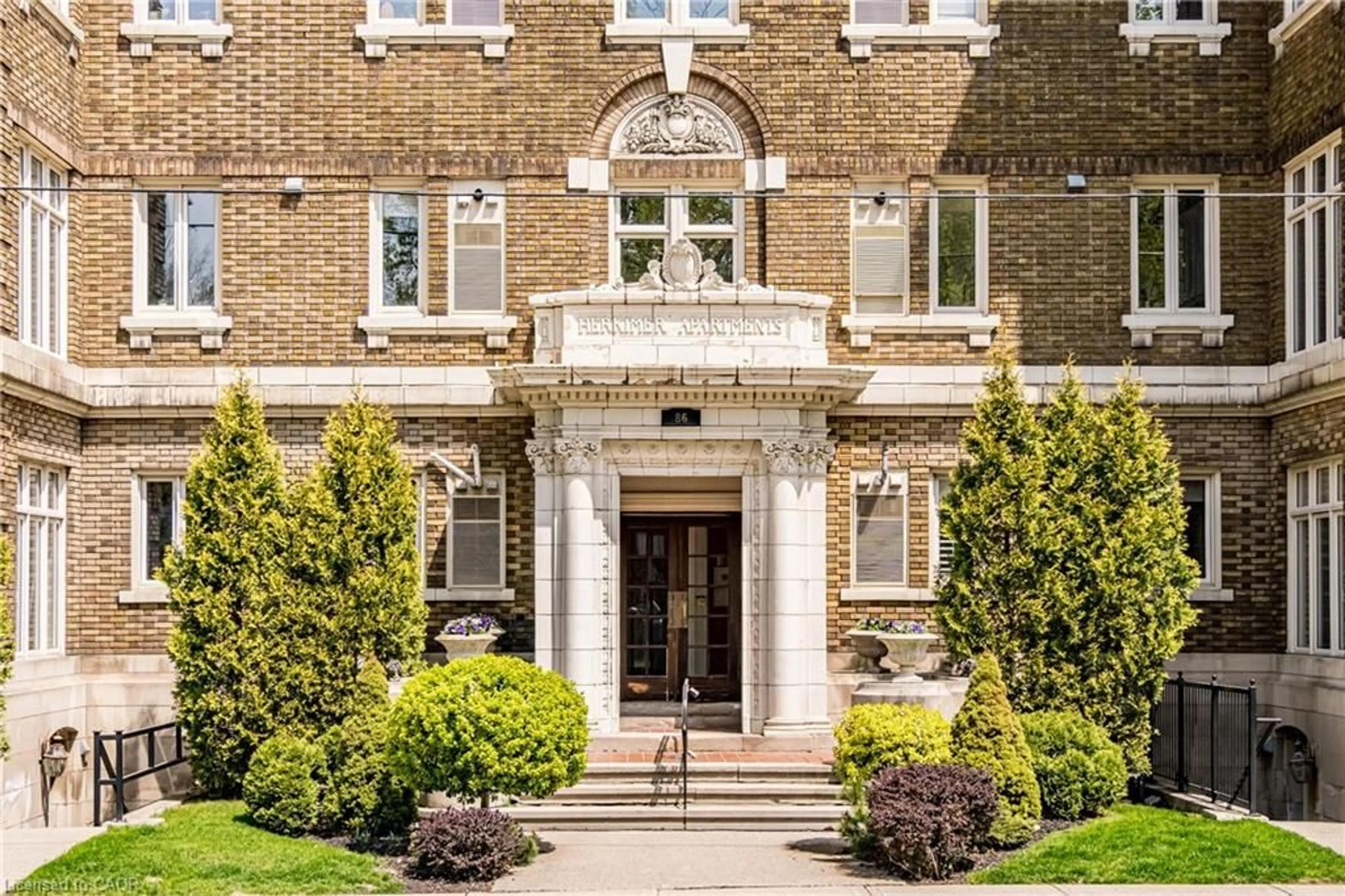 Home with brick exterior material, building for 86 Herkimer St #13, Hamilton Ontario L8P 2G7