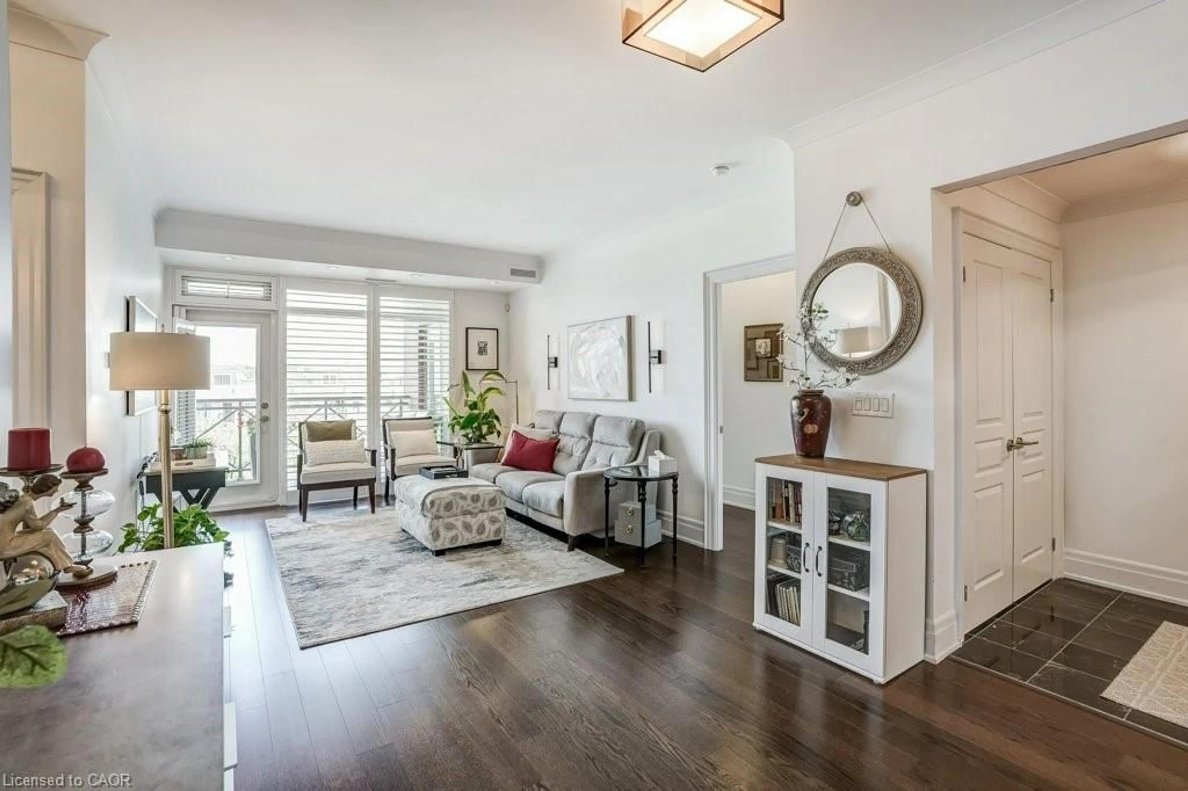 Indoor entryway for 35 Baker Hill Blvd #404, Stouffville Ontario L4A 1P8