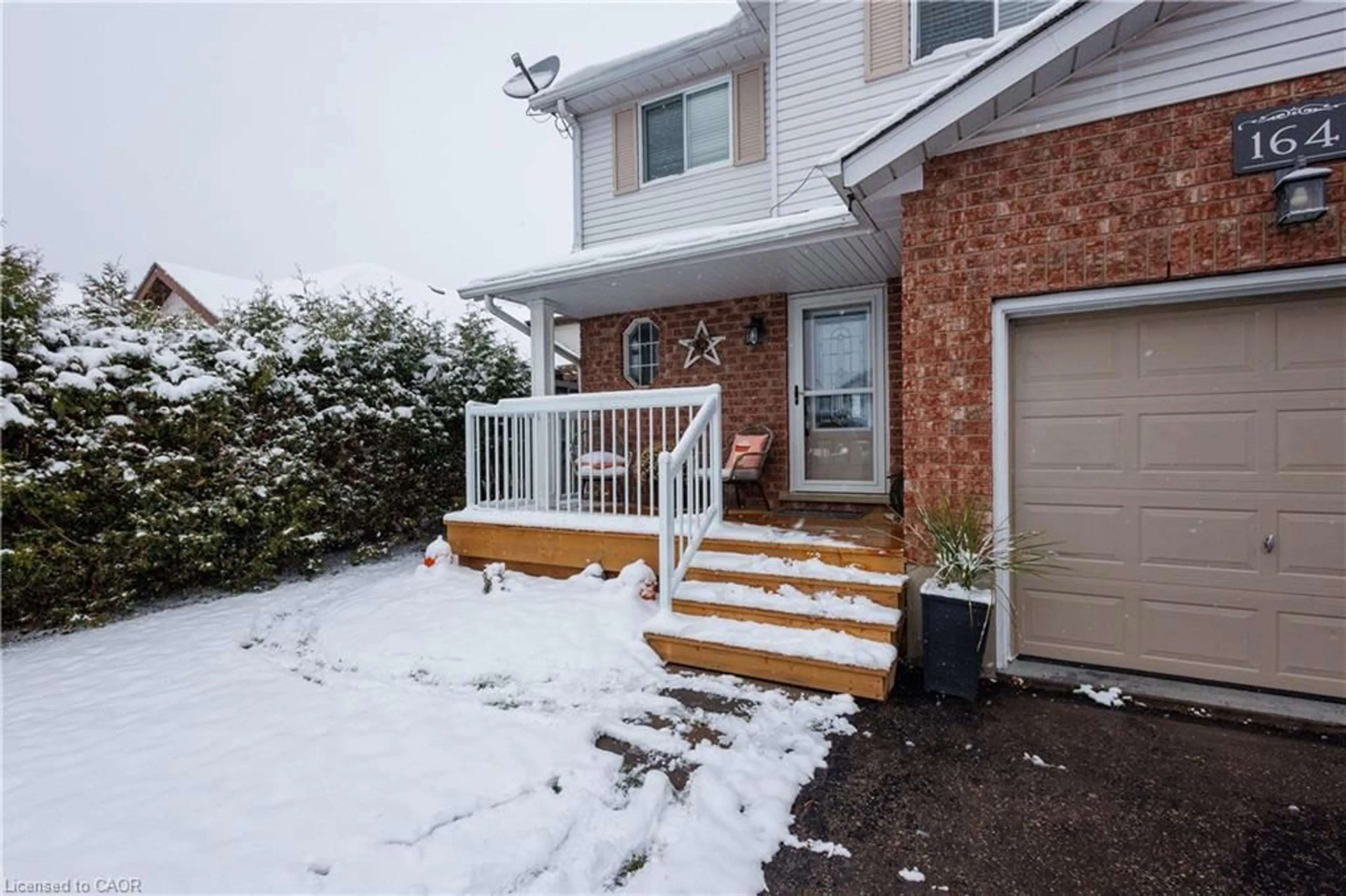 Patio, street for 164 Tait Cres, Fergus Ontario N1M 3P5