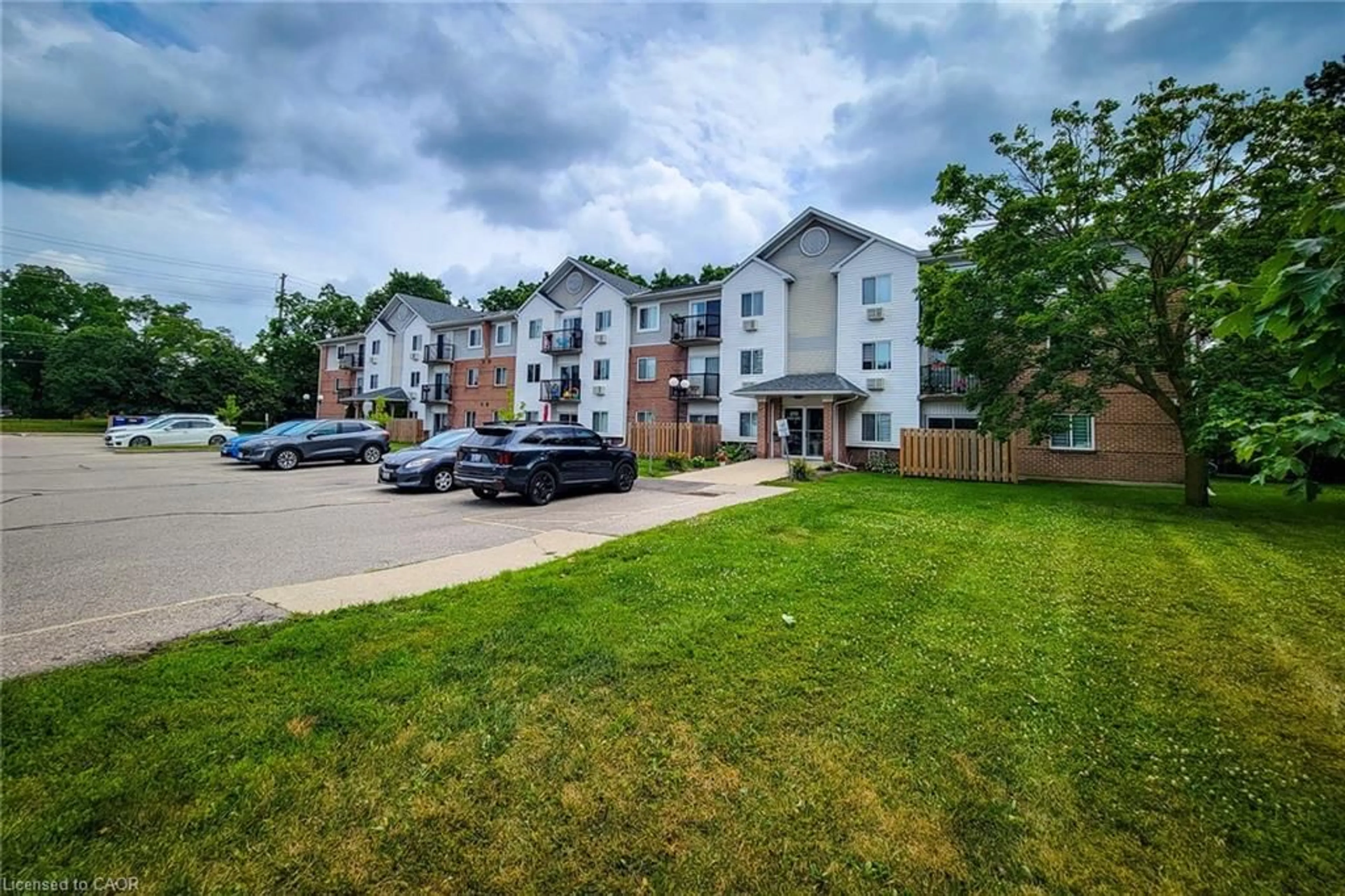 A pic from outside/outdoor area/front of a property/back of a property/a pic from drone, street for 270 Eiwo Crt #208, Waterloo Ontario N2K 3M6