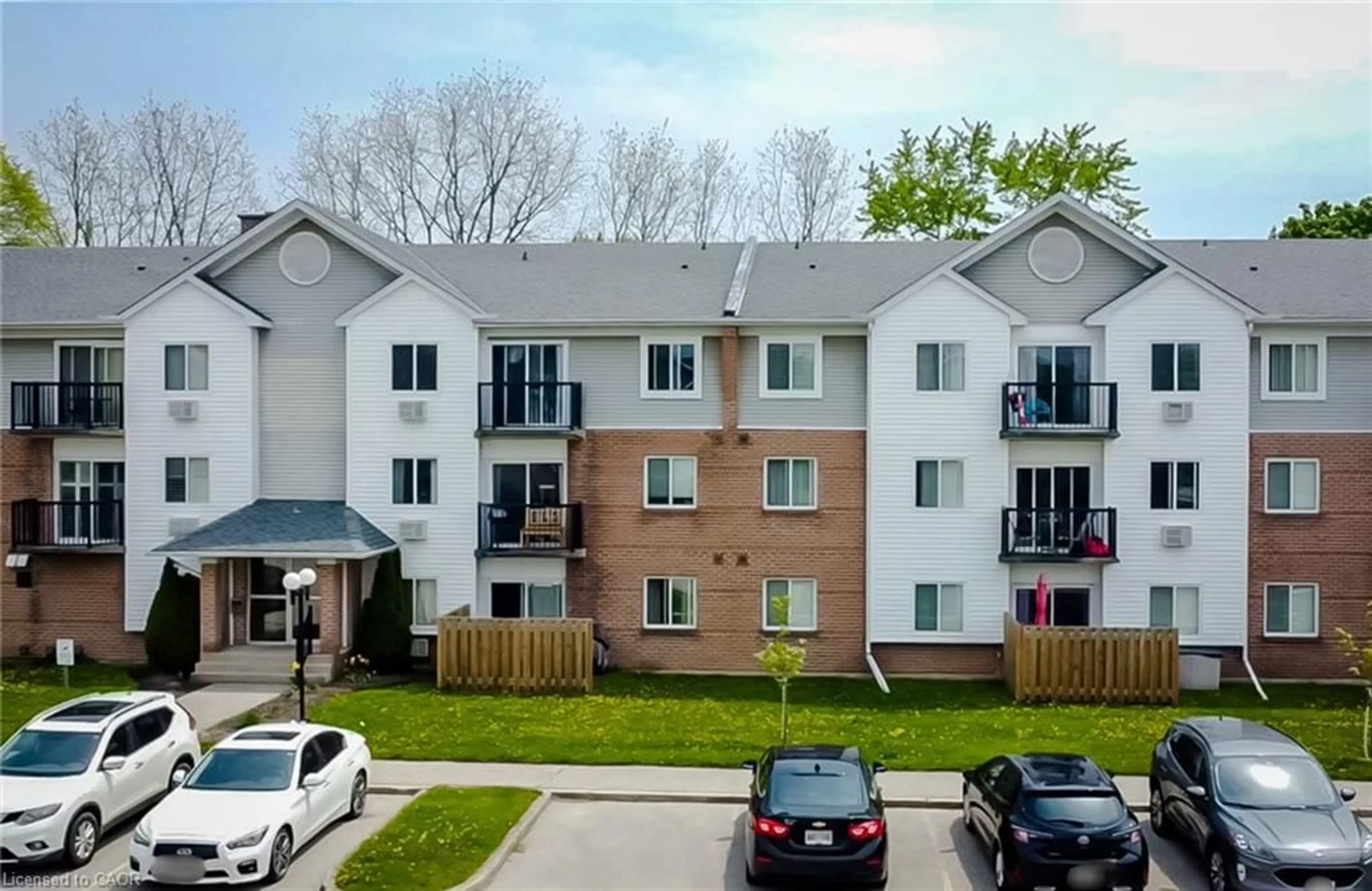 A pic from outside/outdoor area/front of a property/back of a property/a pic from drone, street for 270 Eiwo Crt #208, Waterloo Ontario N2K 3M6