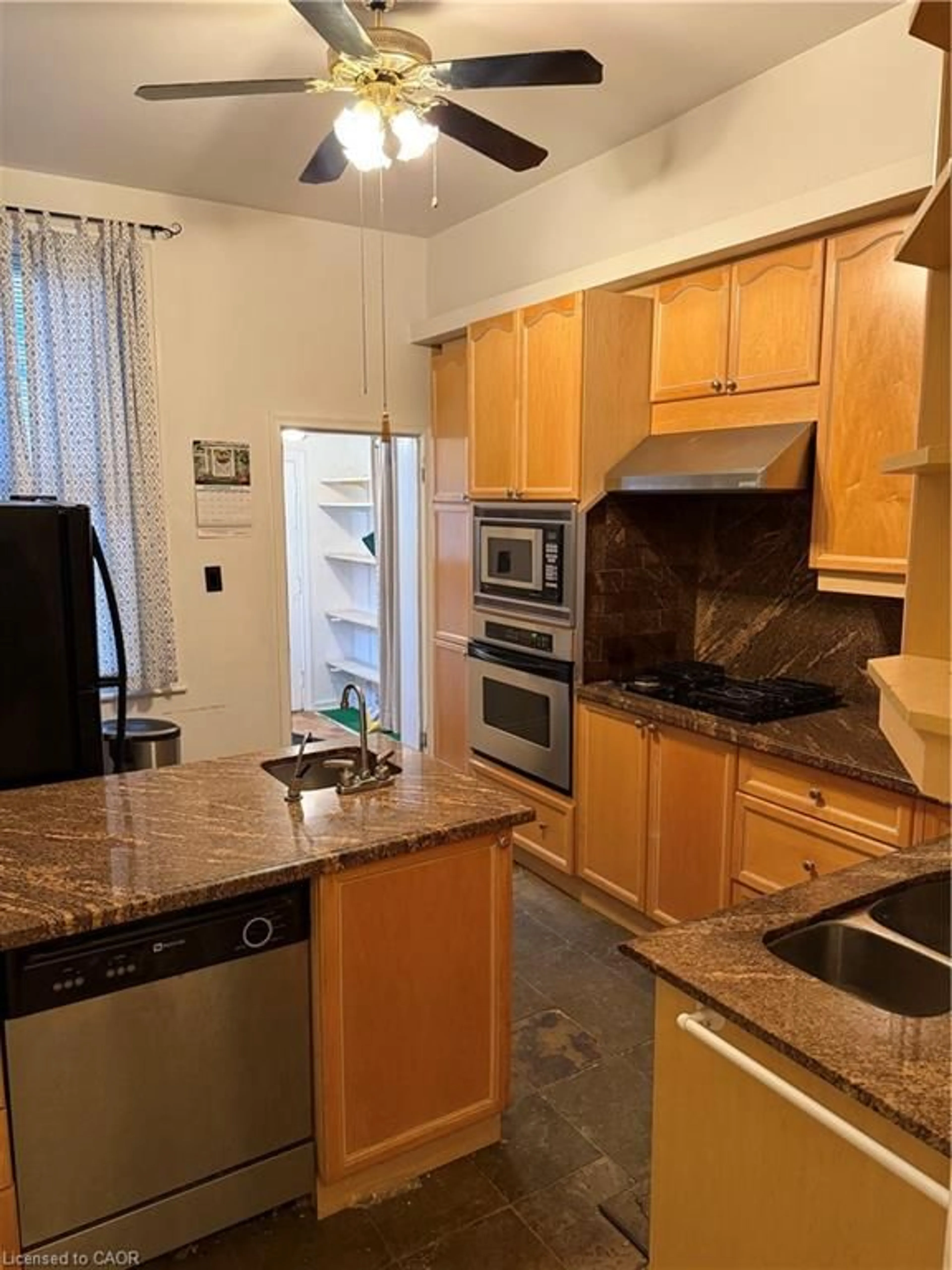 Standard kitchen, unknown for 105 Wellington St, Hamilton Ontario L8W 2R3