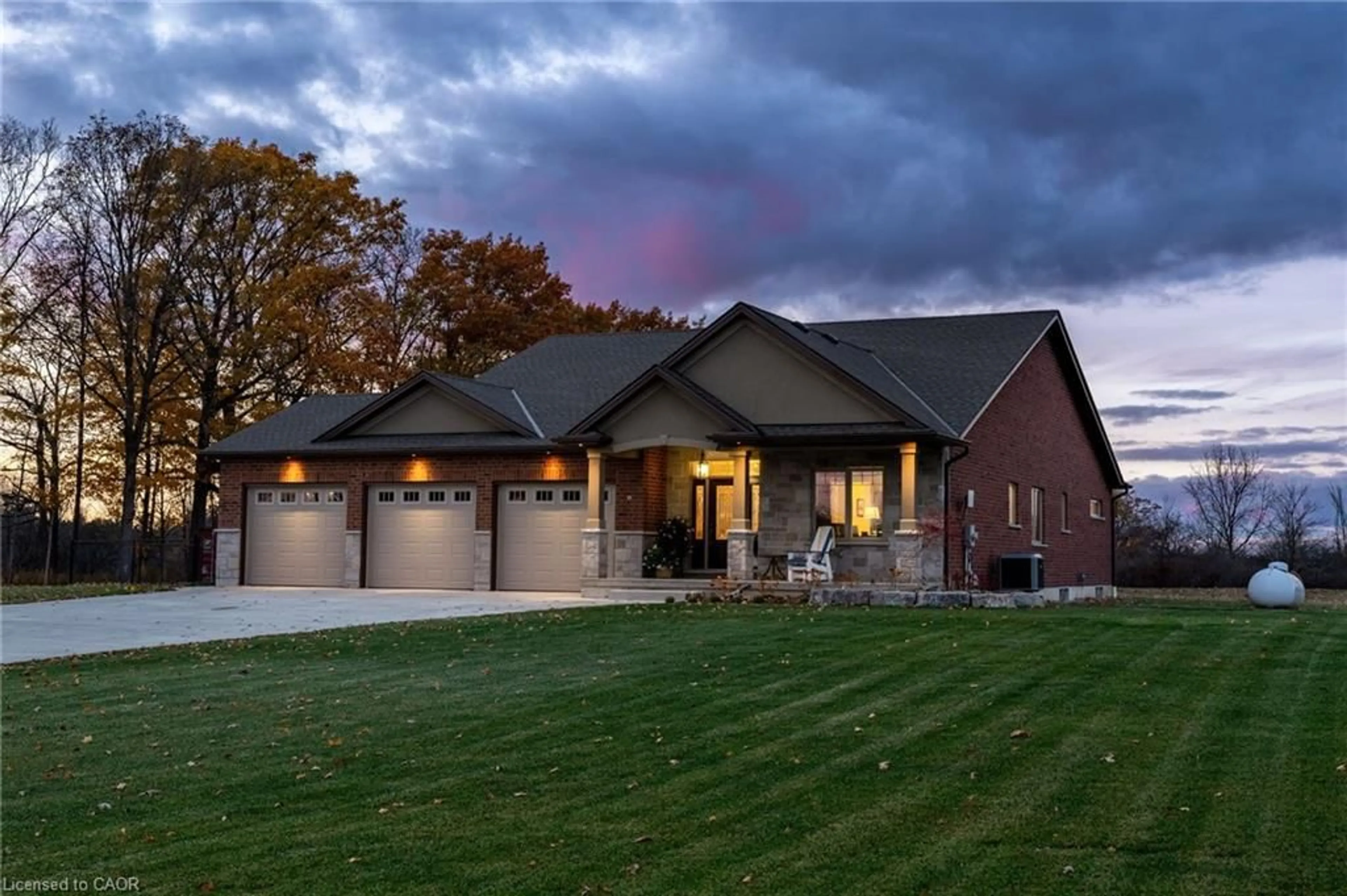 Home with brick exterior material, unknown for 4343 Highway 3, Cayuga Ontario N0A 1E0