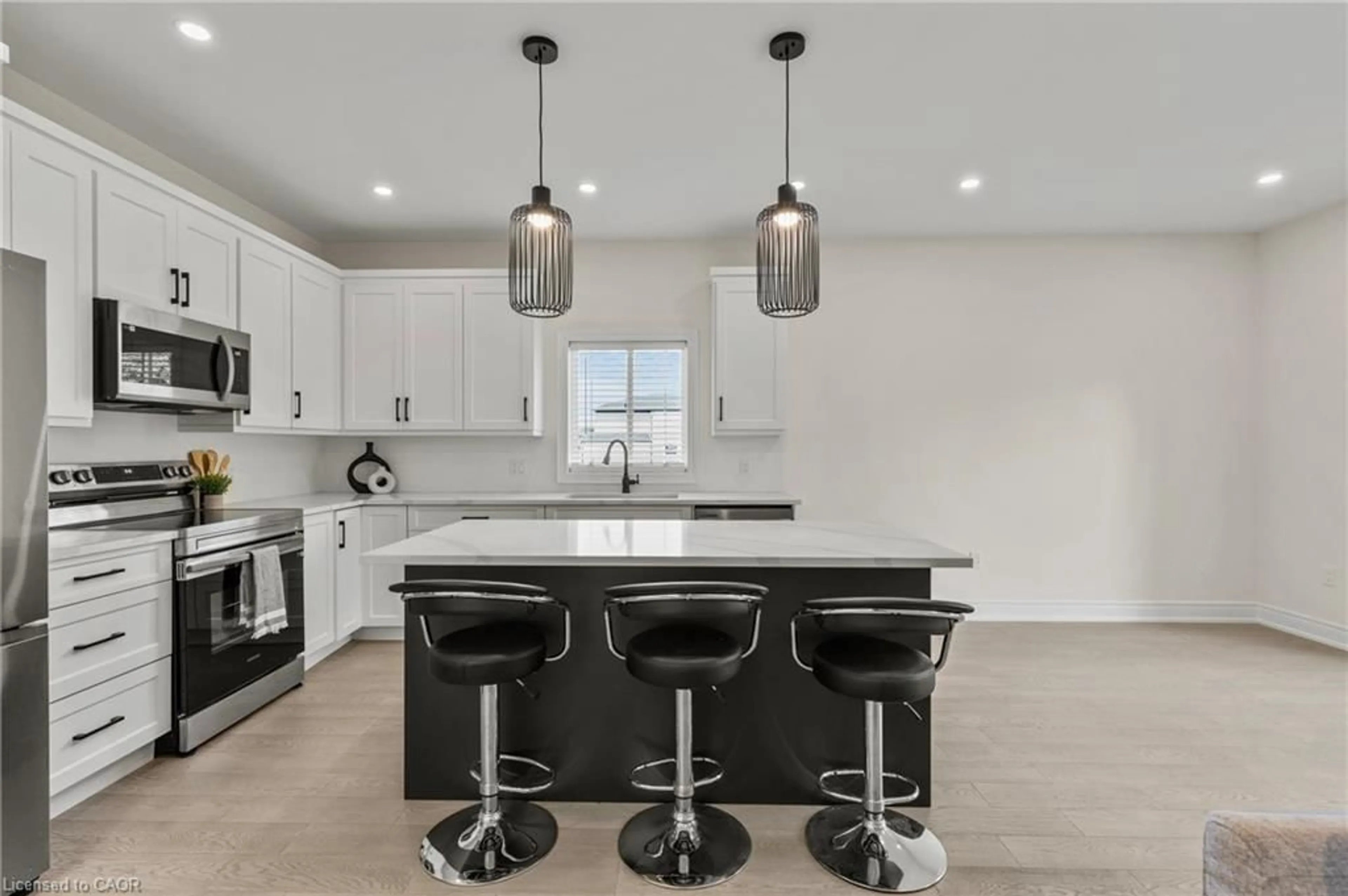 Contemporary kitchen, ceramic/tile floor for 181 Hodgkins St, Thorold Ontario L2V 0M6