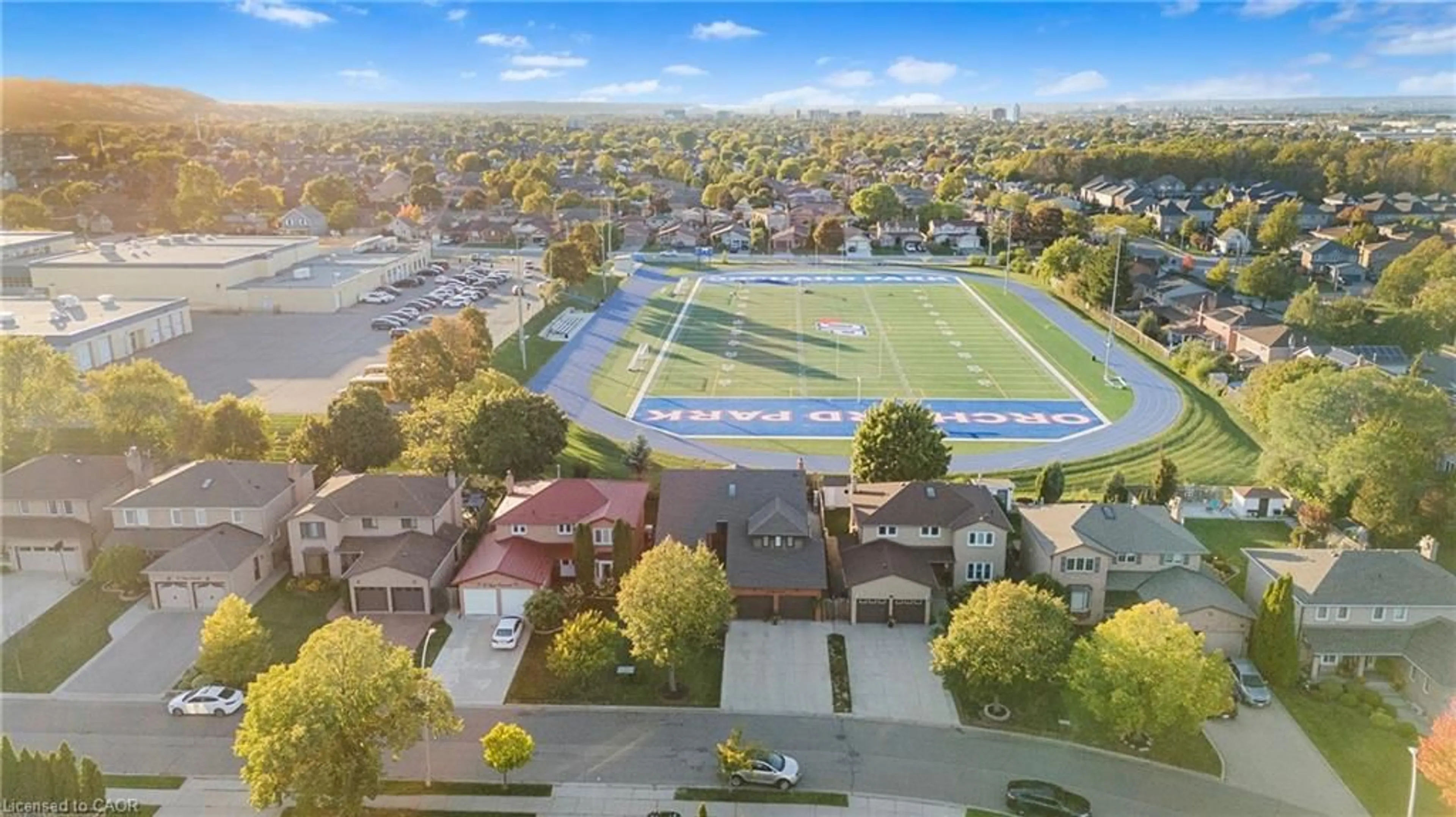 A pic from outside/outdoor area/front of a property/back of a property/a pic from drone, unknown for 10 Vega Cres, Stoney Creek Ontario L8E 4S7