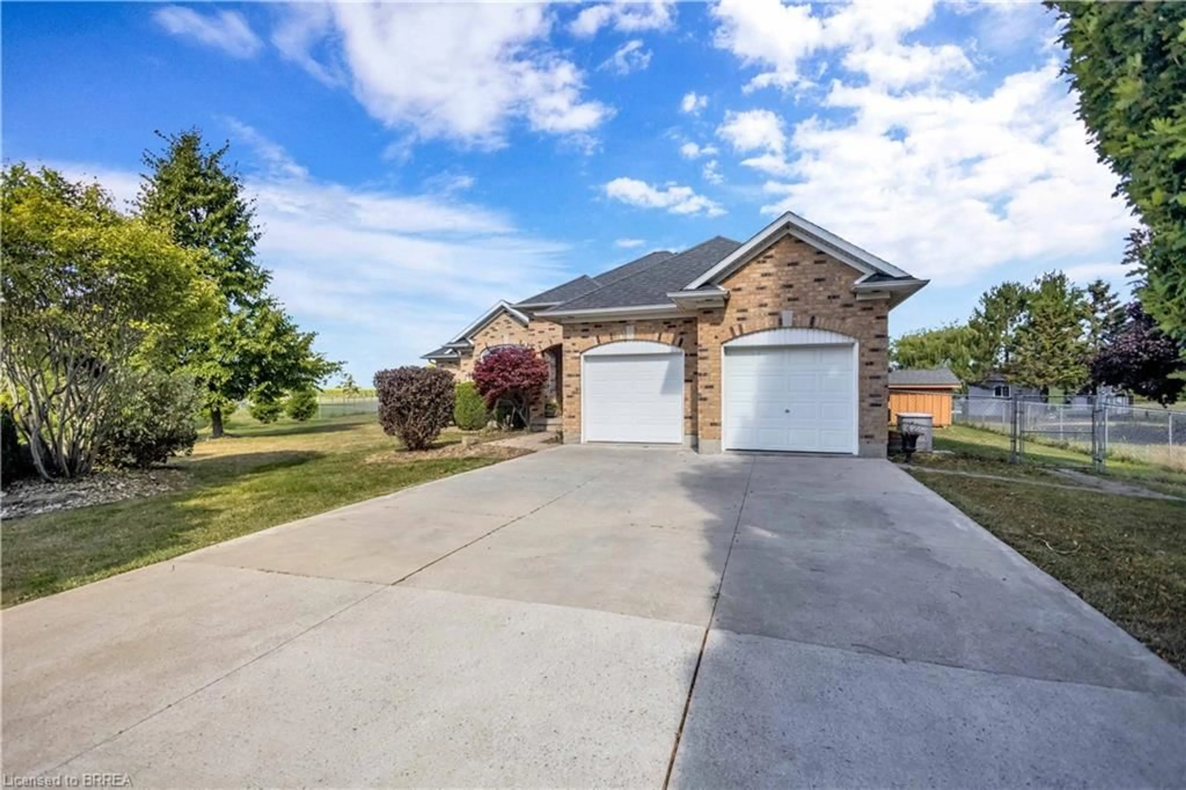 A pic from outside/outdoor area/front of a property/back of a property/a pic from drone, street for 16 Featherstone Ave, Selkirk Ontario N0A 1P0