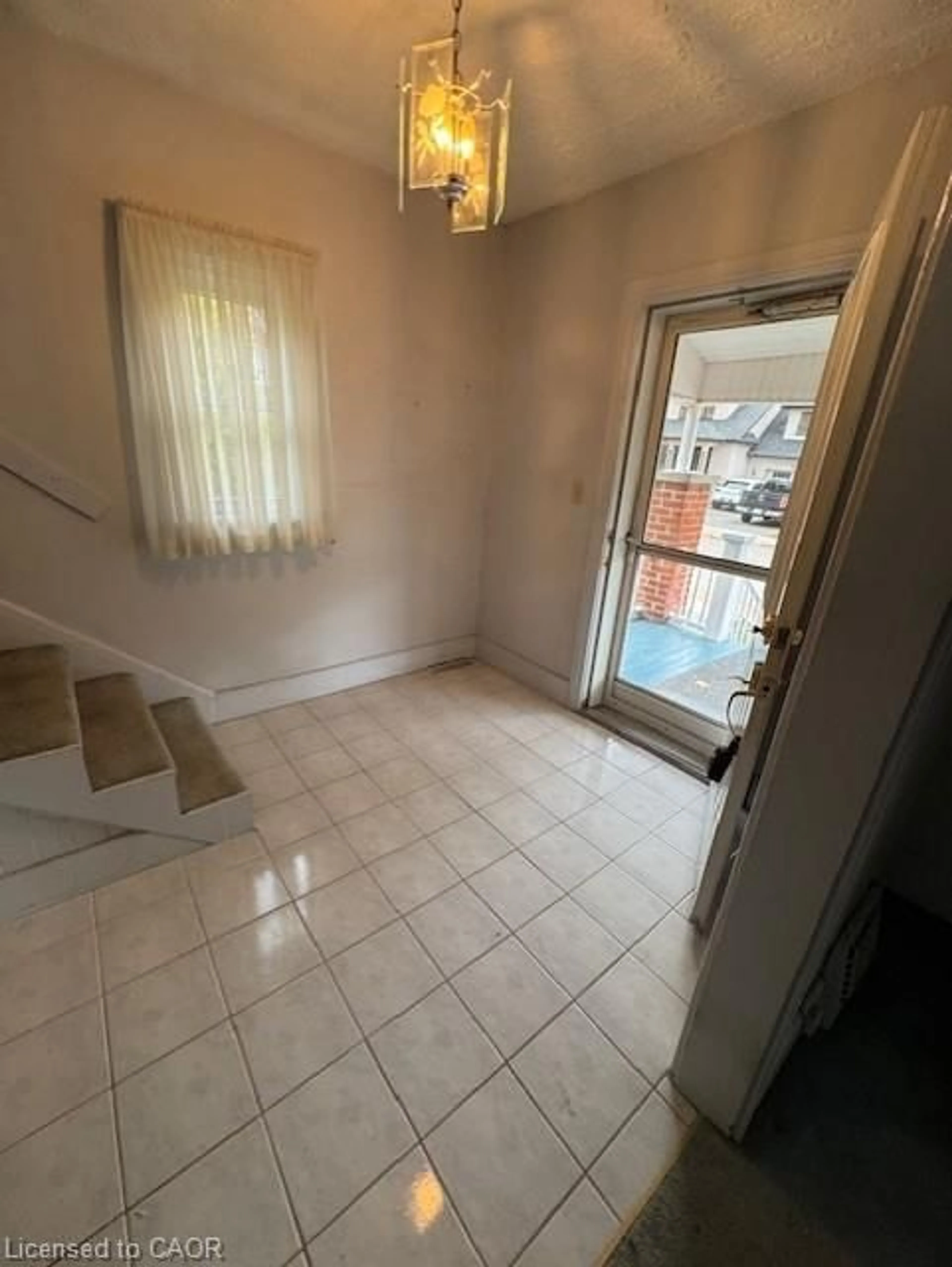 A pic of a room for 304 Park St, Hamilton Ontario L9H 1Y9