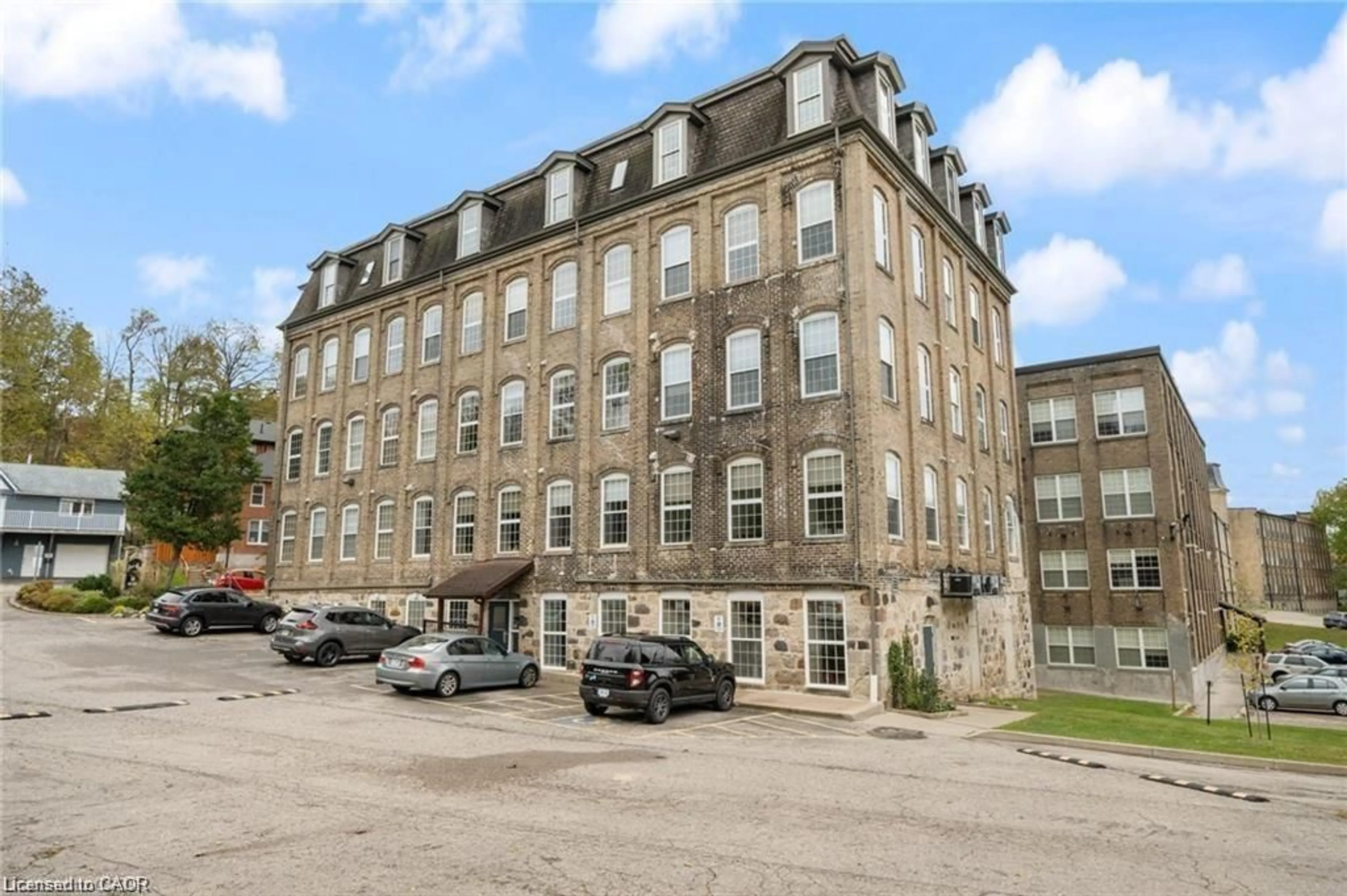 Unknown for 140 West River St #301, Paris Ontario N3L 0B7