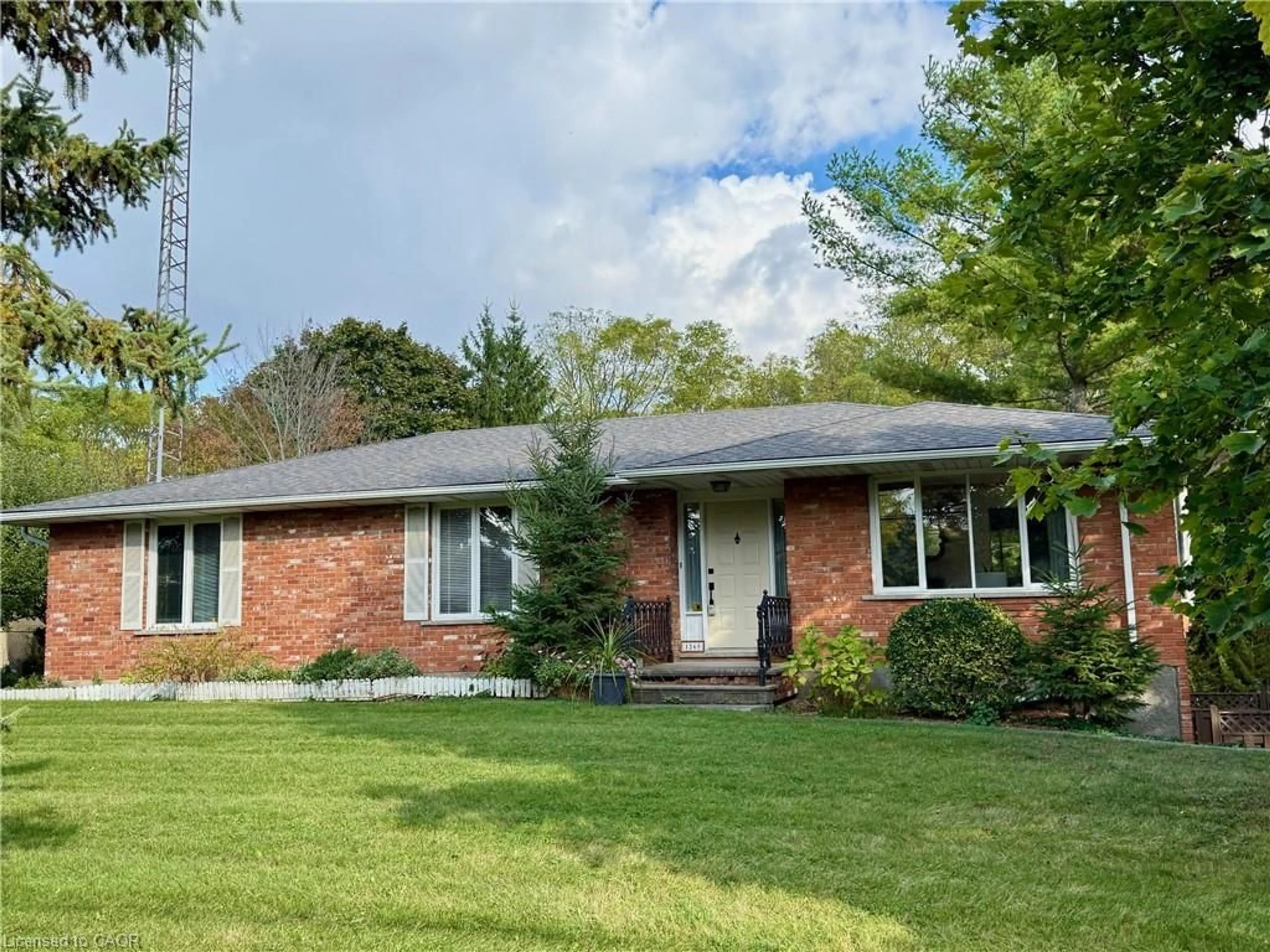 Home with brick exterior material, street for 1265 Brantford Hwy, Cambridge Ontario N1R 5S5