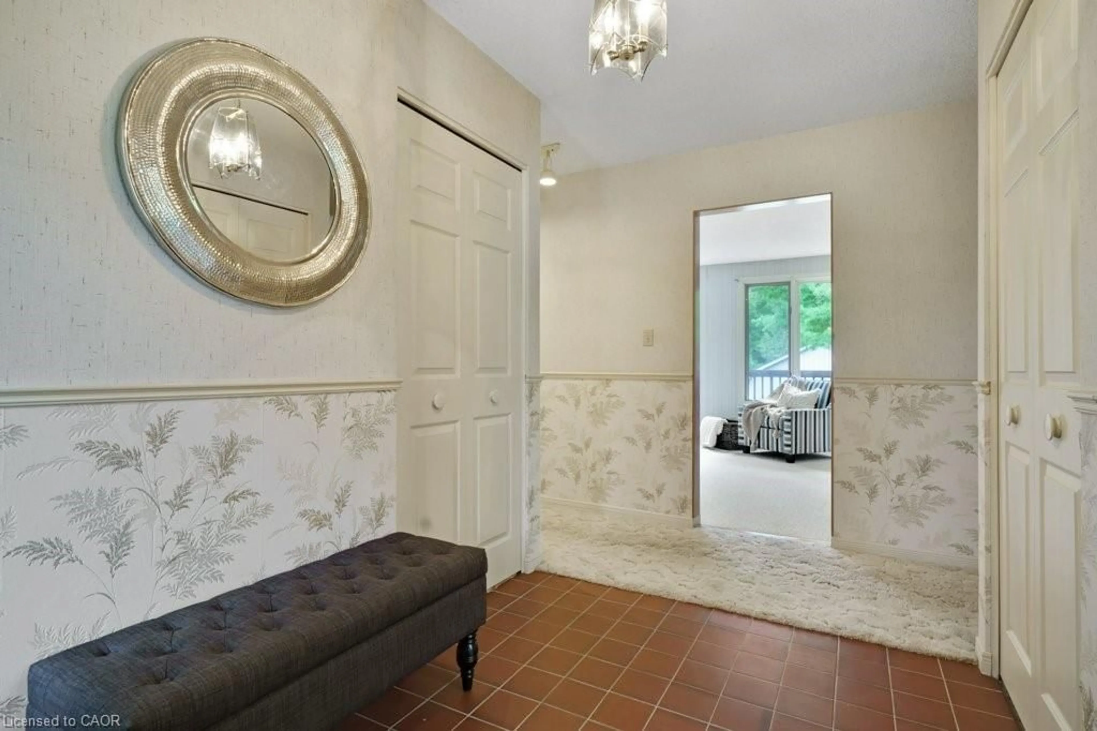 Indoor entryway for 1265 Brantford Hwy, Cambridge Ontario N1R 5S5