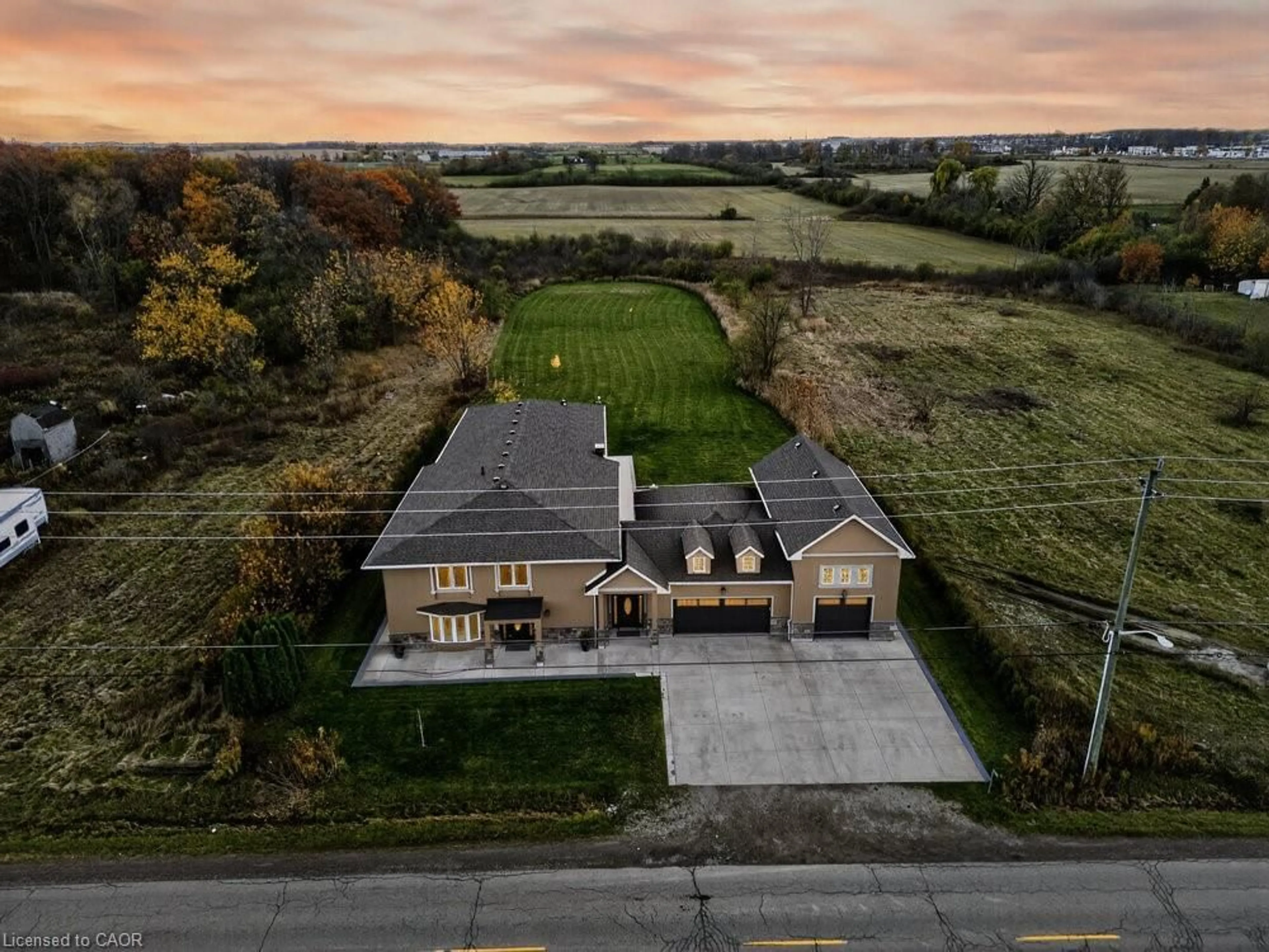 A pic from outside/outdoor area/front of a property/back of a property/a pic from drone, unknown for 74 Green Mountain Rd, Stoney Creek Ontario L8J 2W4