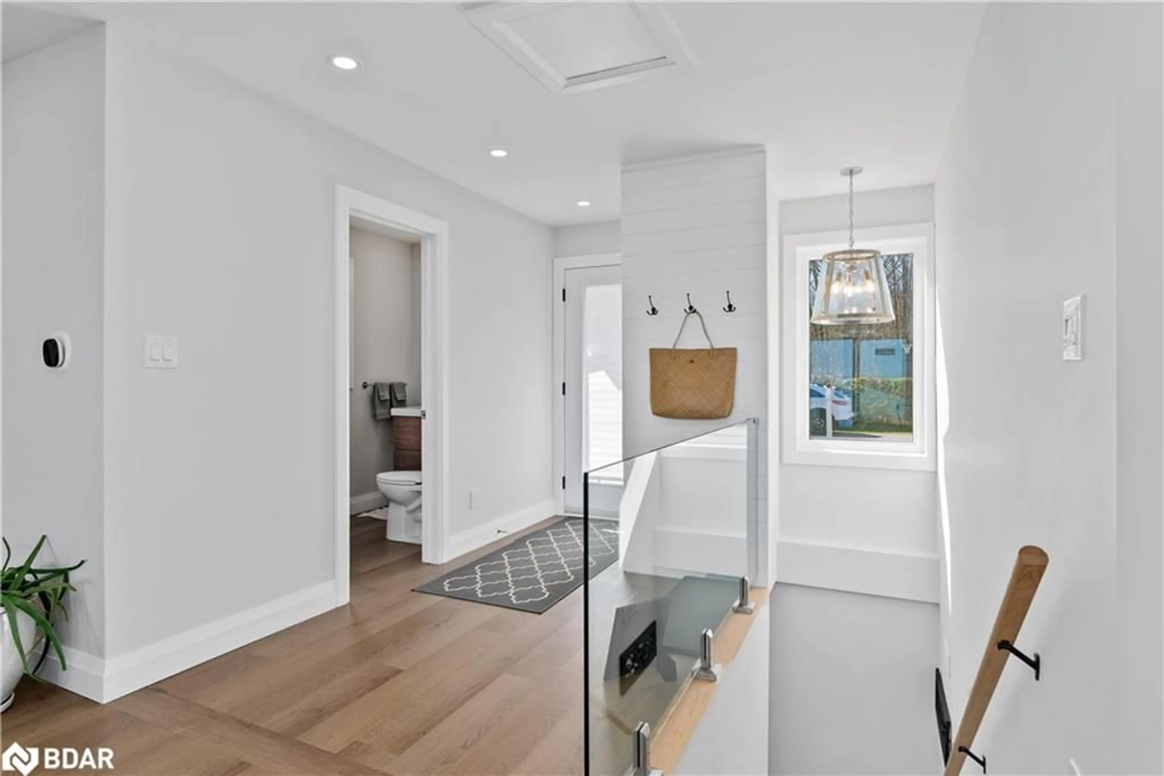 Indoor entryway for 2371 Lakeshore Rd, Oro-Medonte Ontario L0L 1T0