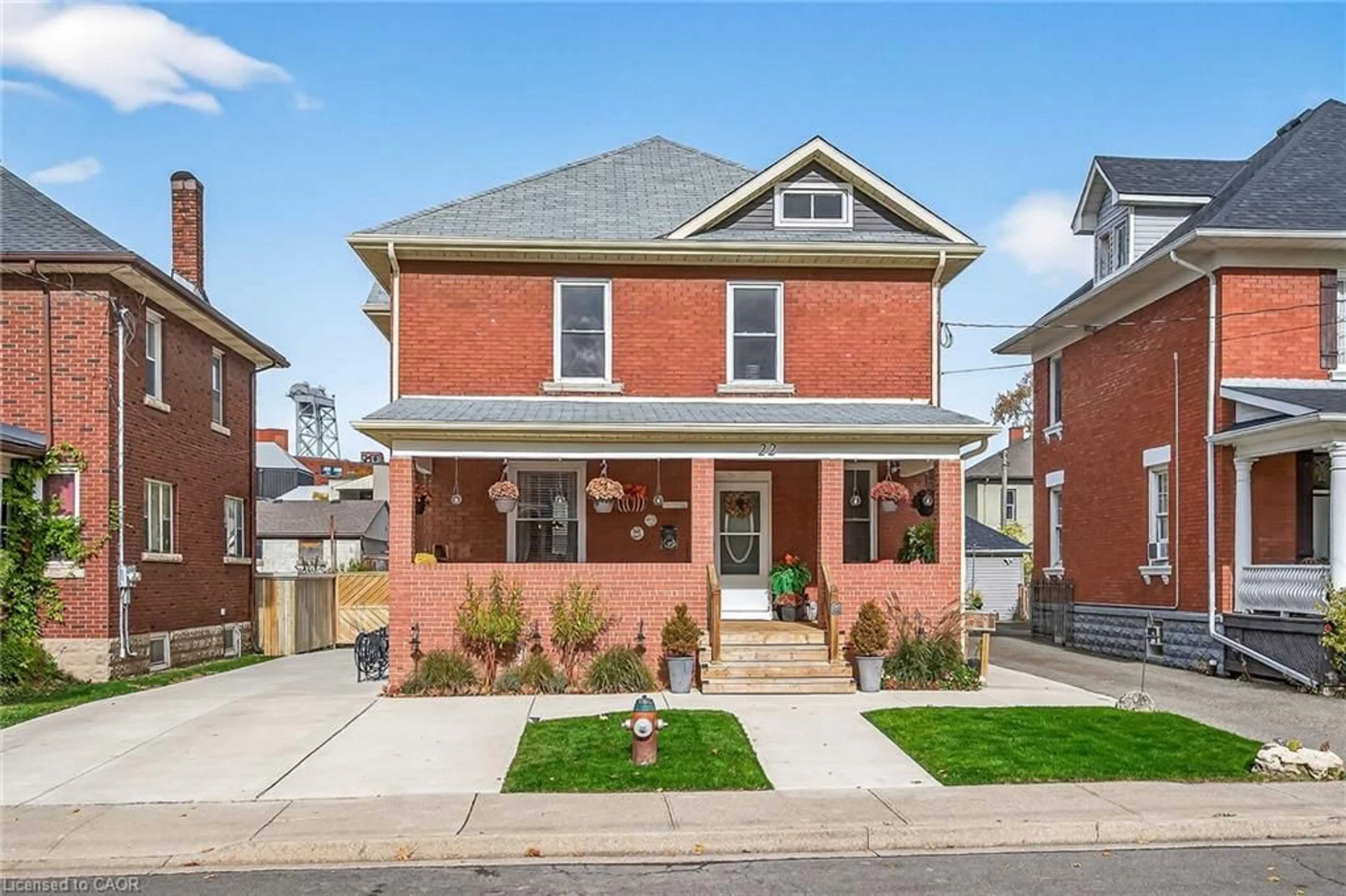 Home with brick exterior material, street for 22 Griffith St, Welland Ontario L3B 4G4