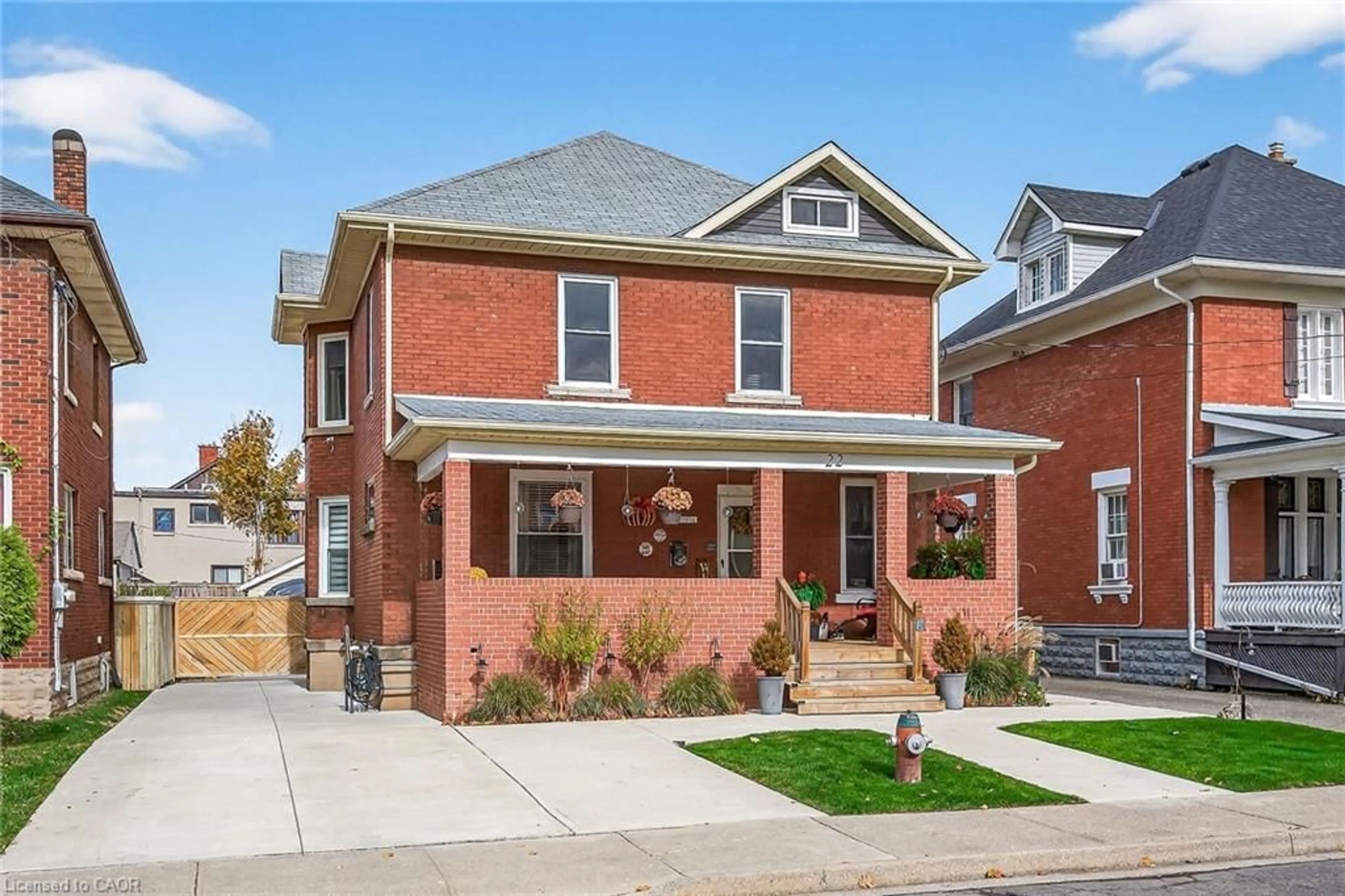 Home with brick exterior material, street for 22 Griffith St, Welland Ontario L3B 4G4