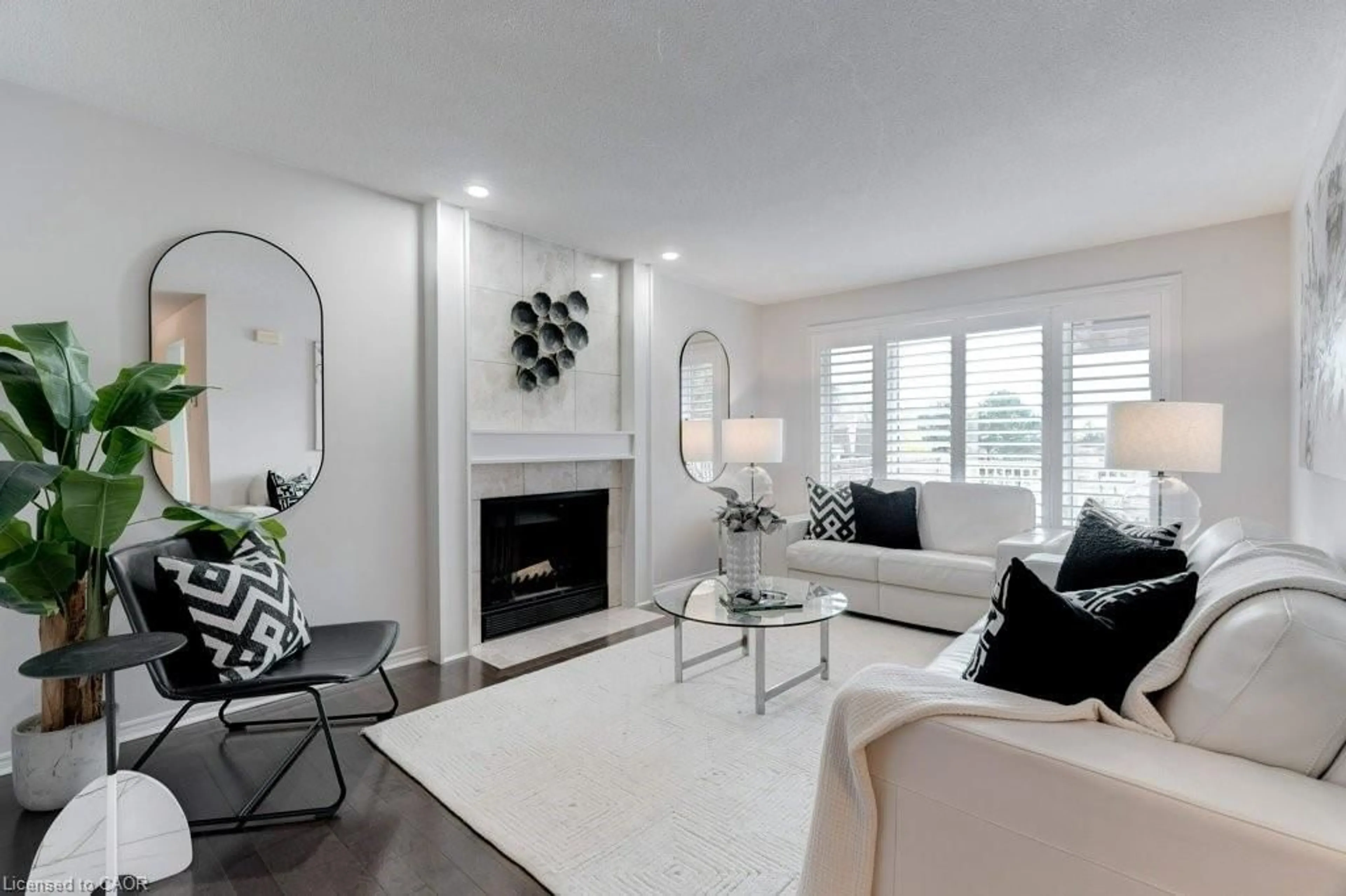 Living room with furniture, unknown for 1509 Upper Middle Rd #4, Burlington Ontario L7P 4M5