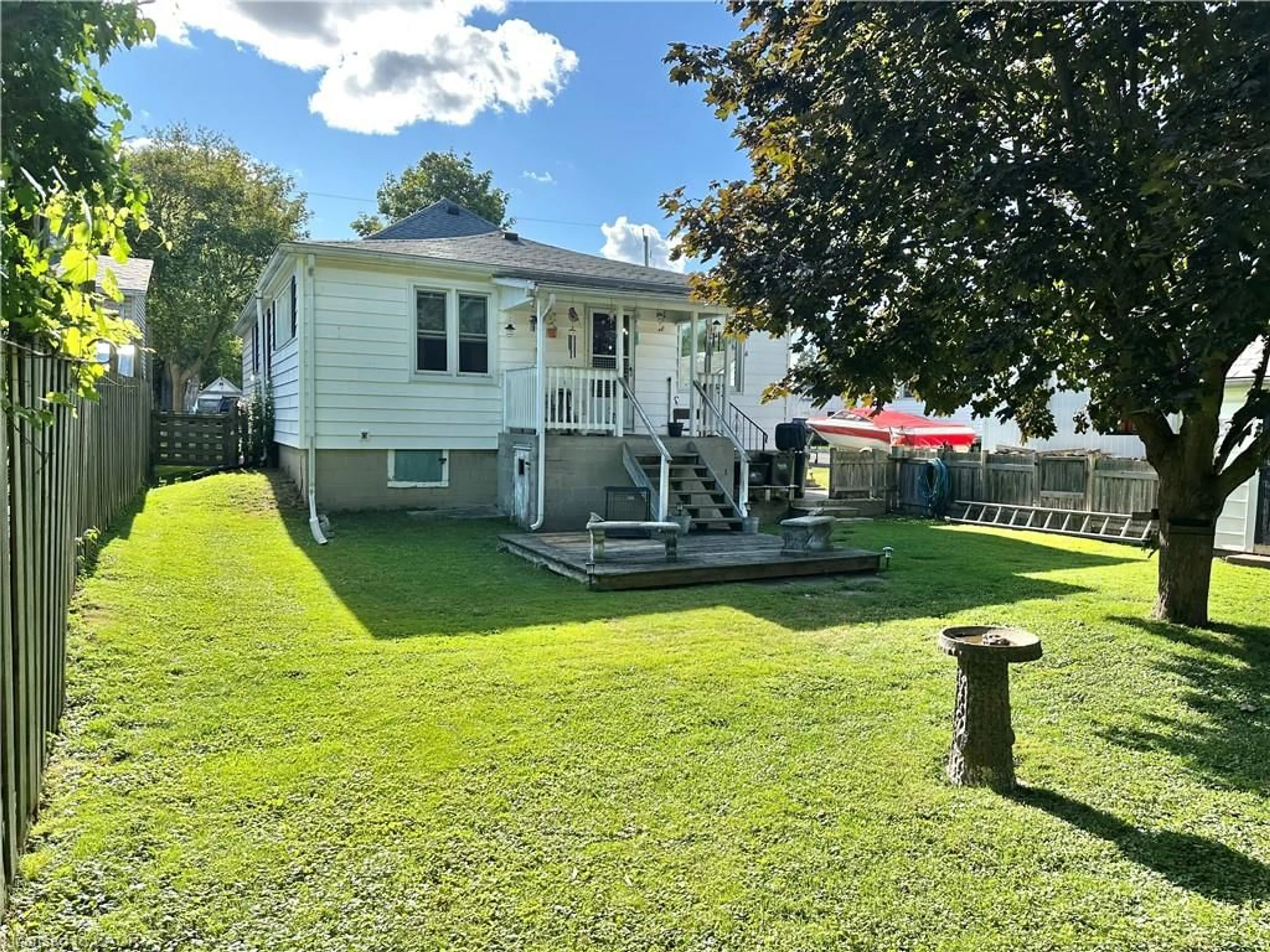 A pic from outside/outdoor area/front of a property/back of a property/a pic from drone, water/lake/river/ocean view for 227 Head St, Simcoe Ontario N3Y 3X8