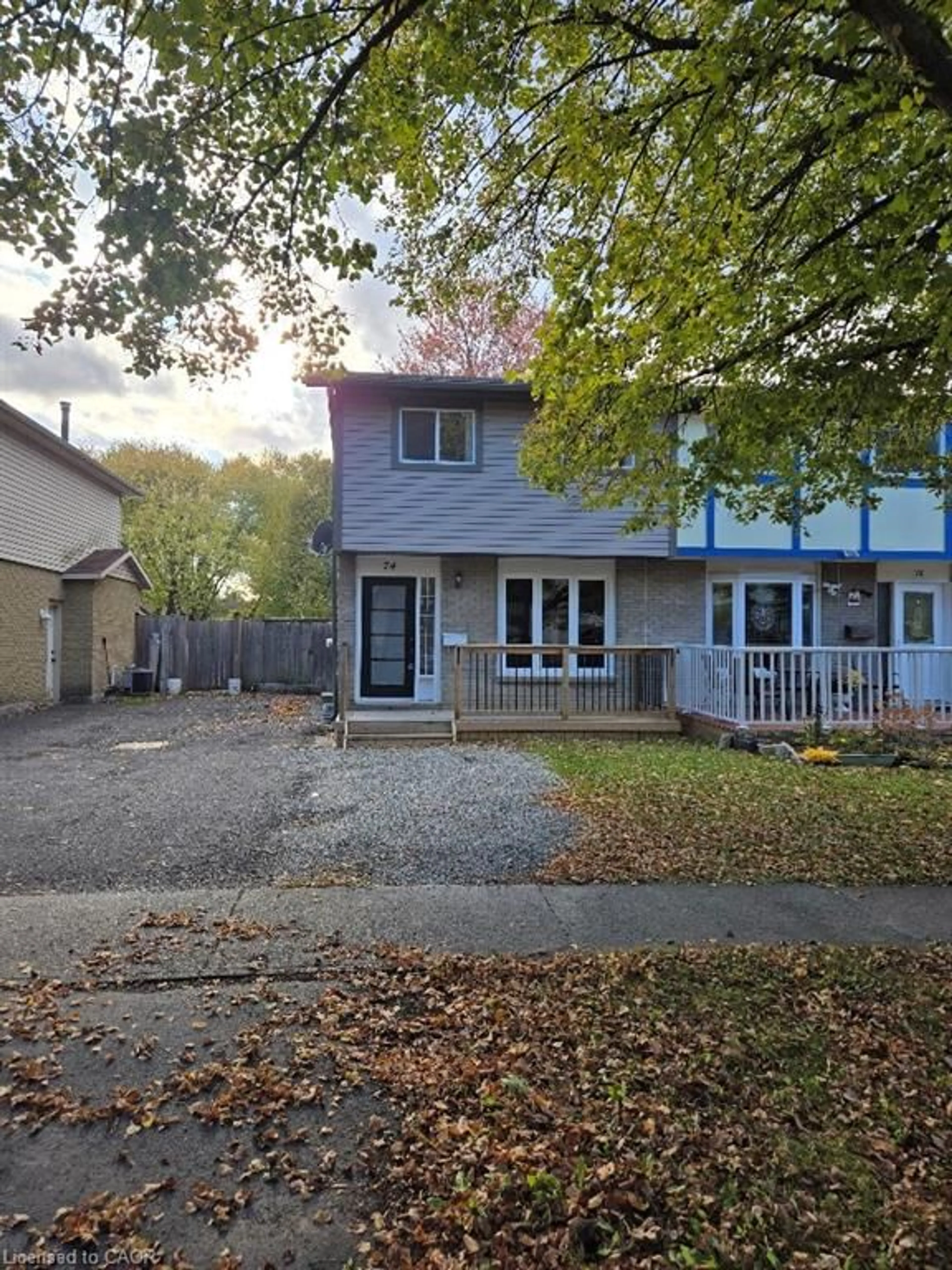 A pic from outside/outdoor area/front of a property/back of a property/a pic from drone, street for 74 Silvan Dr, Welland Ontario L3C 6C3